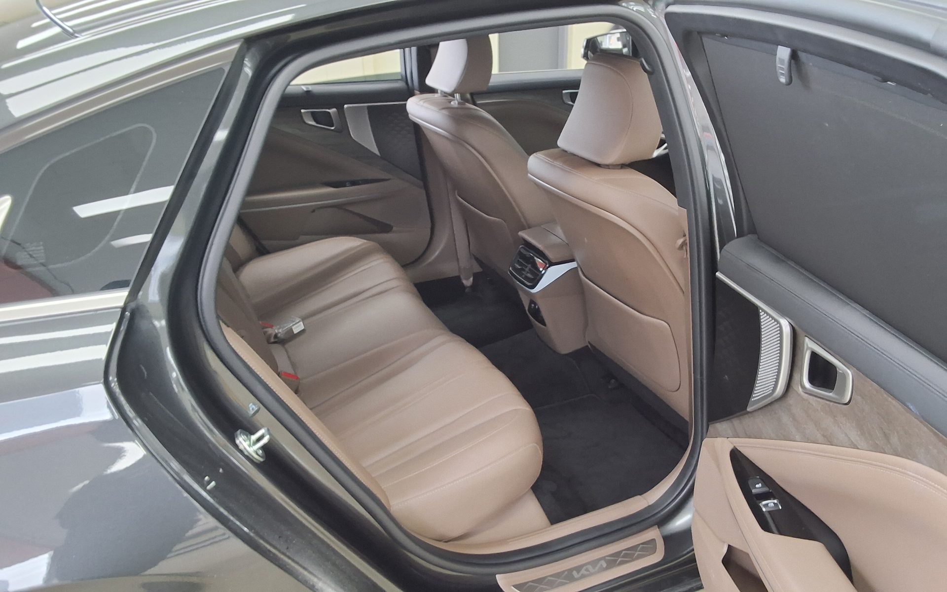 2023 - kia k8