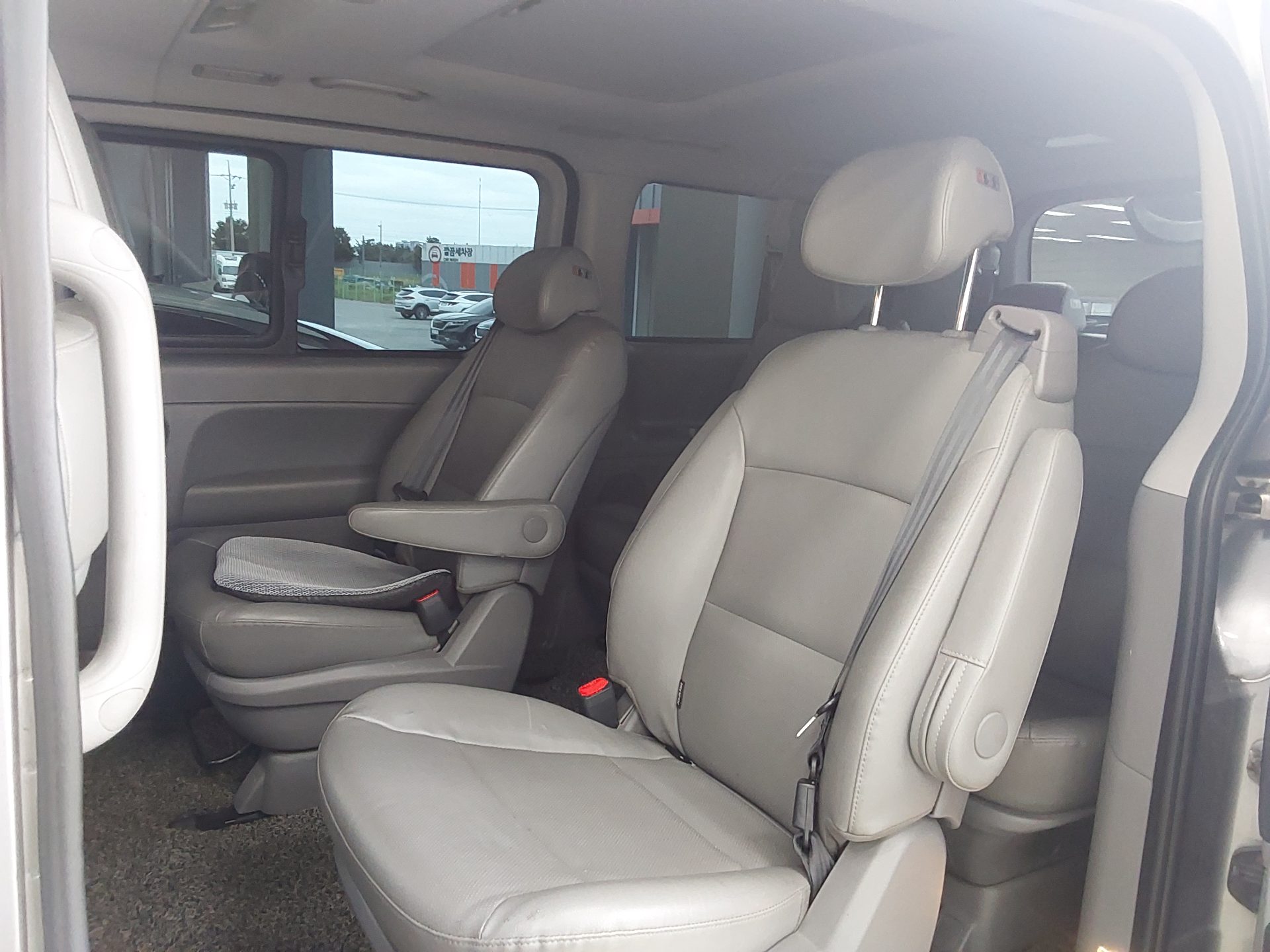 2019 - hyundai grand starex