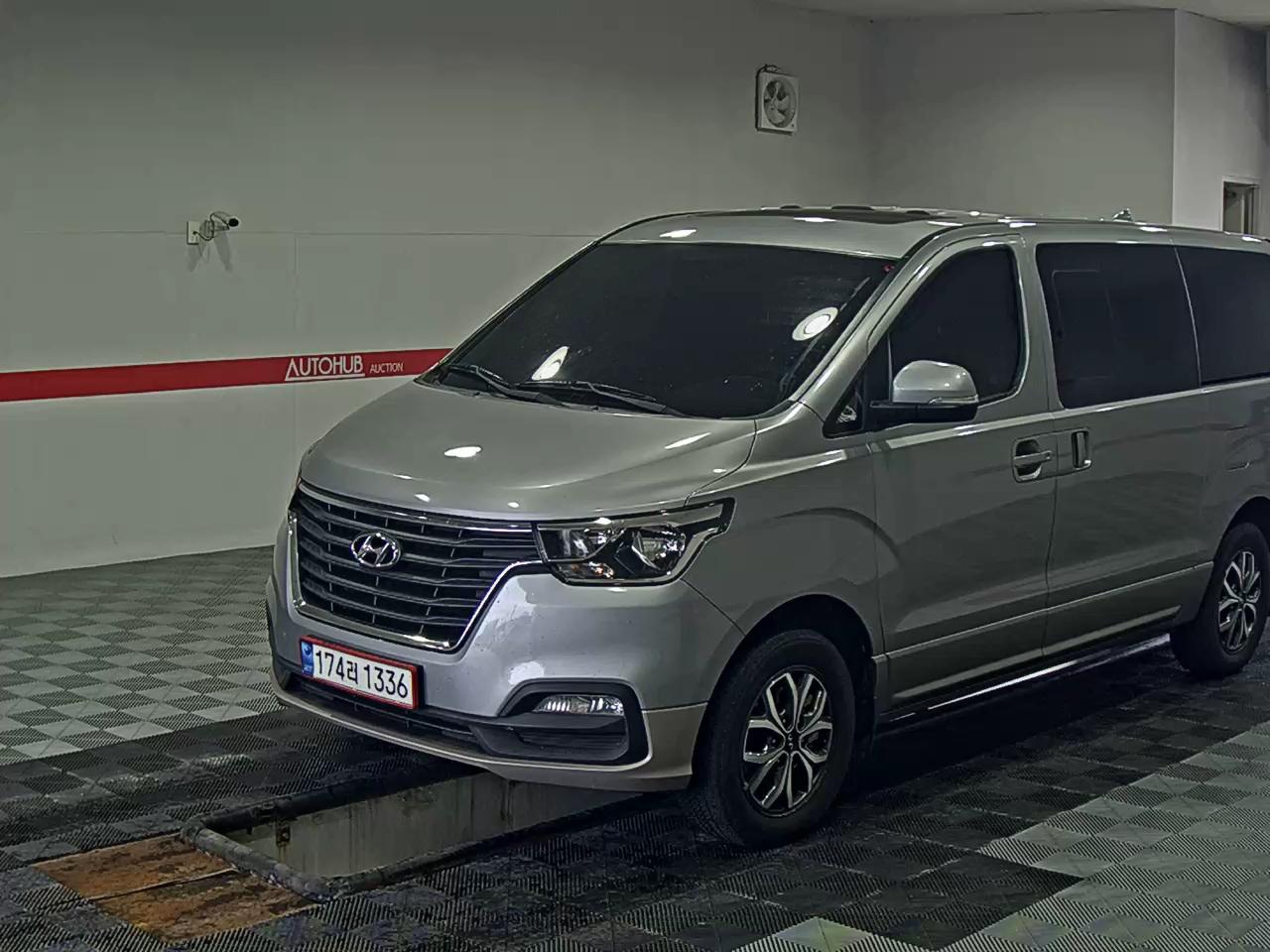 HYUNDAI GRAND STAREX