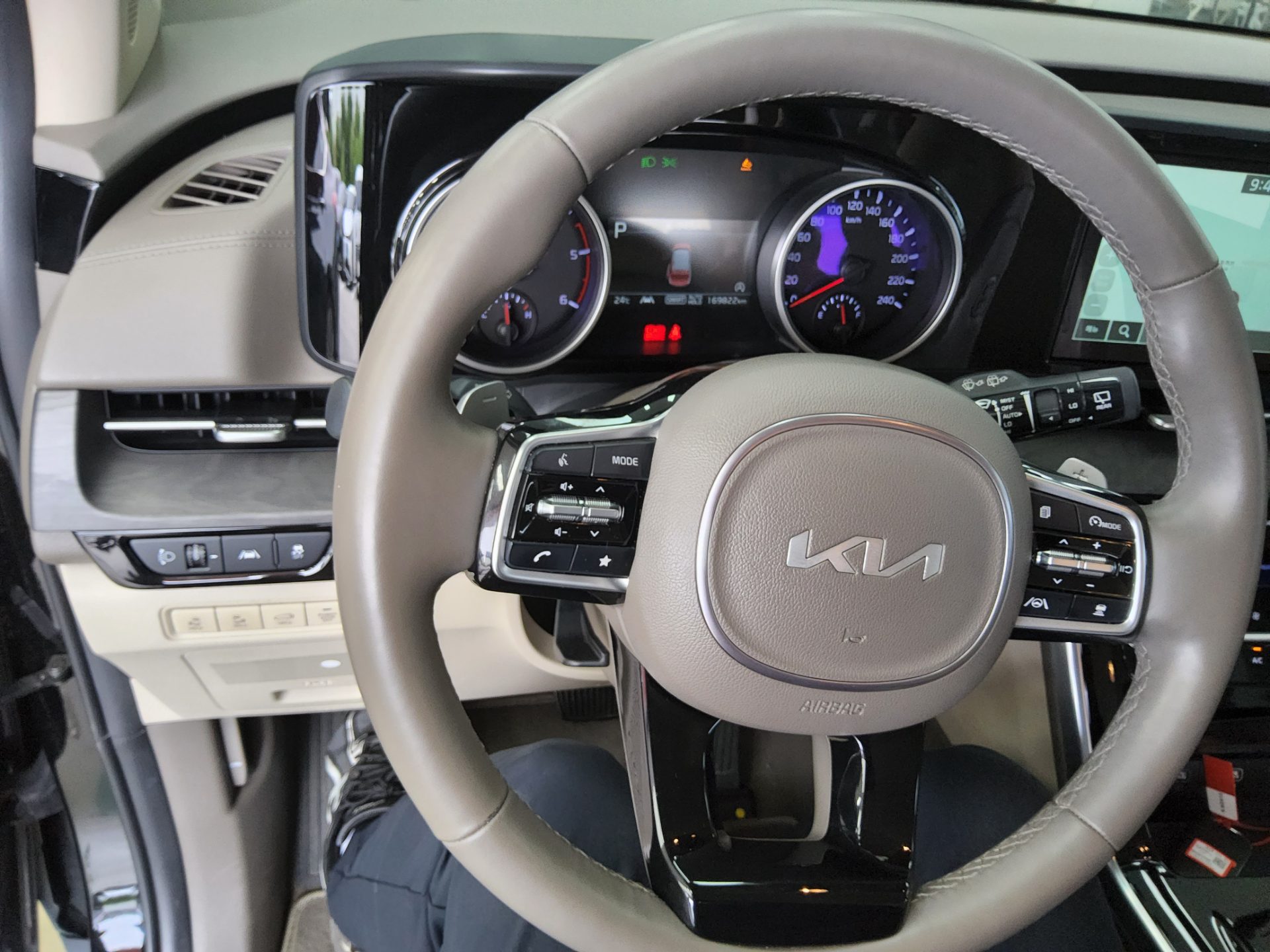 2023 - kia carnival