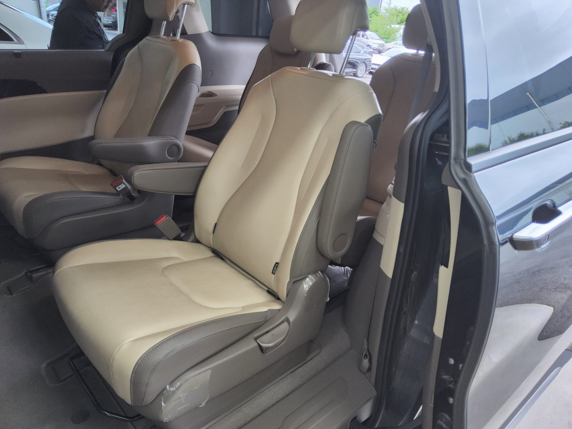 2023 - kia carnival