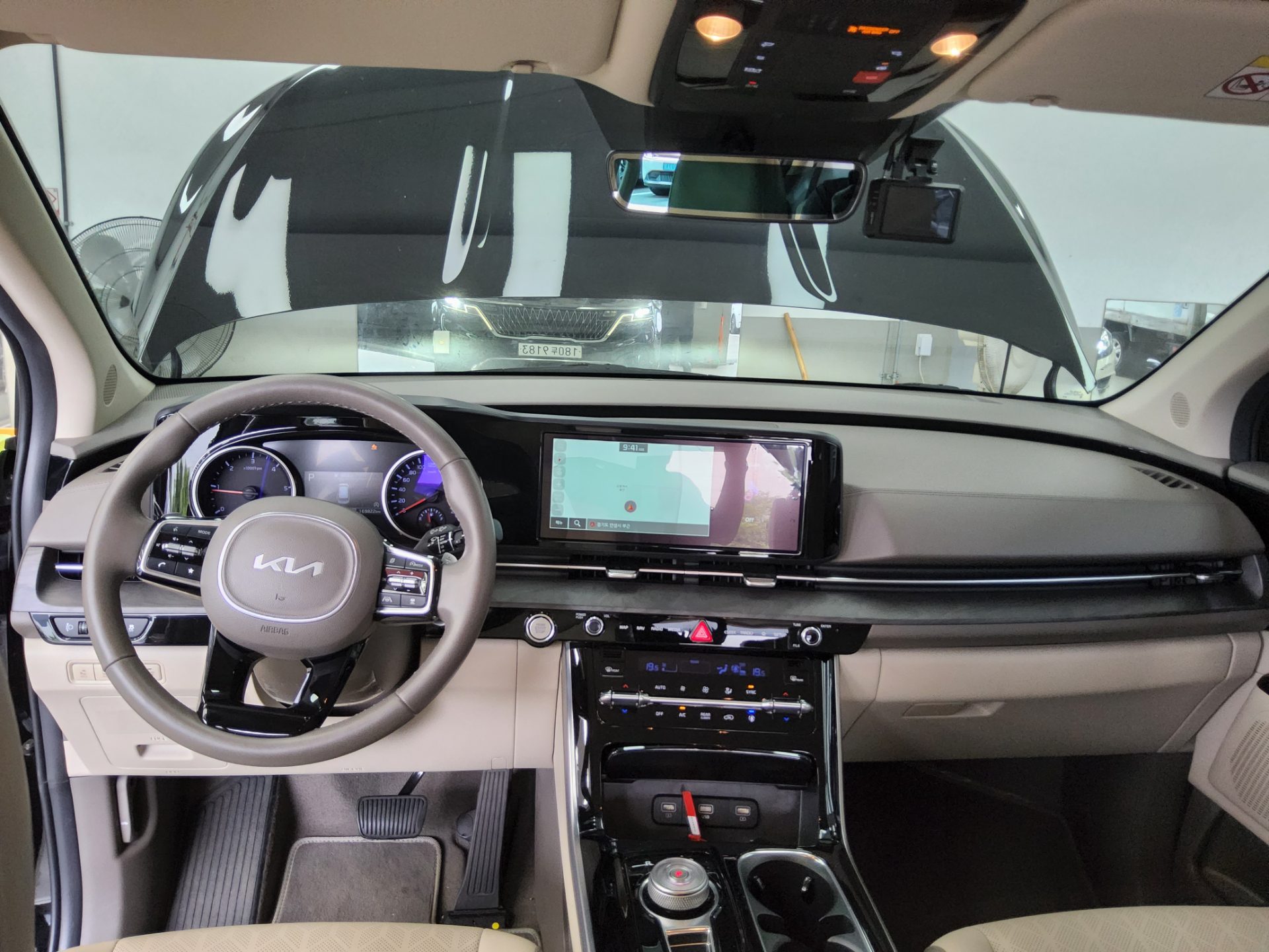 2023 - kia carnival