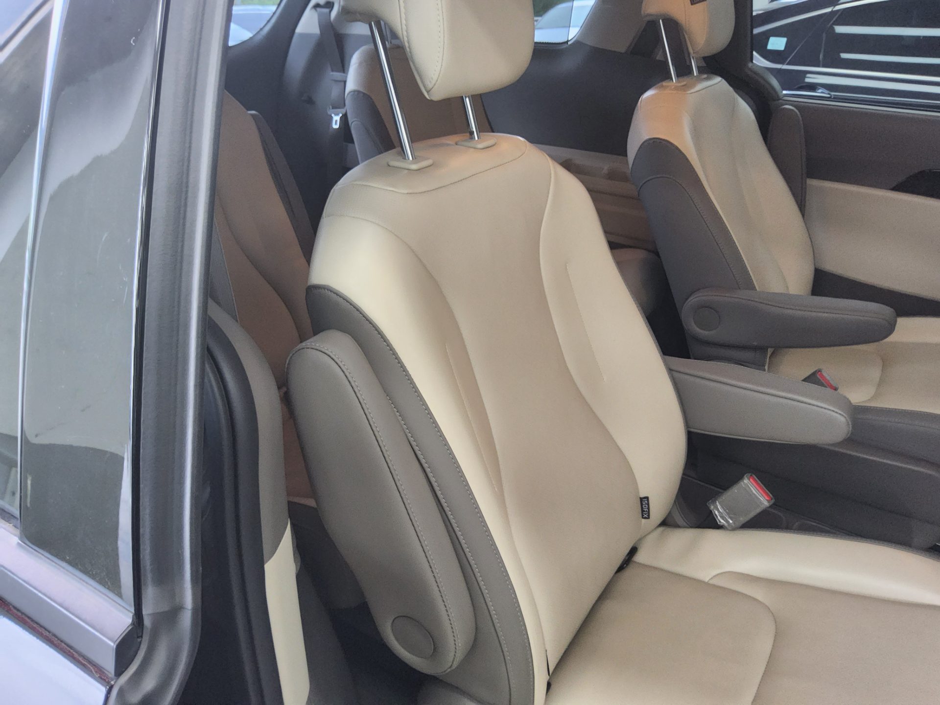 2023 - kia carnival
