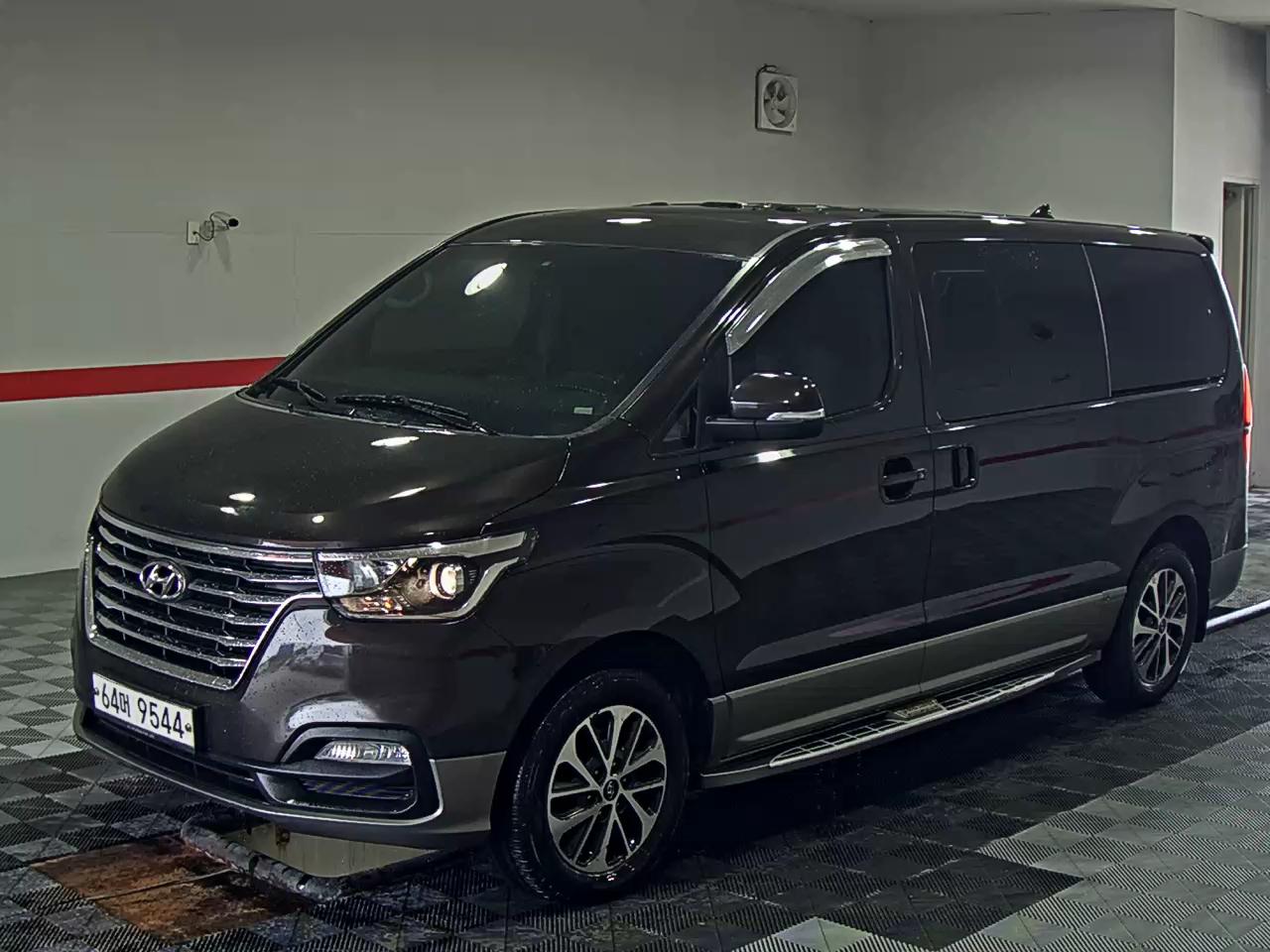 HYUNDAI GRAND STAREX