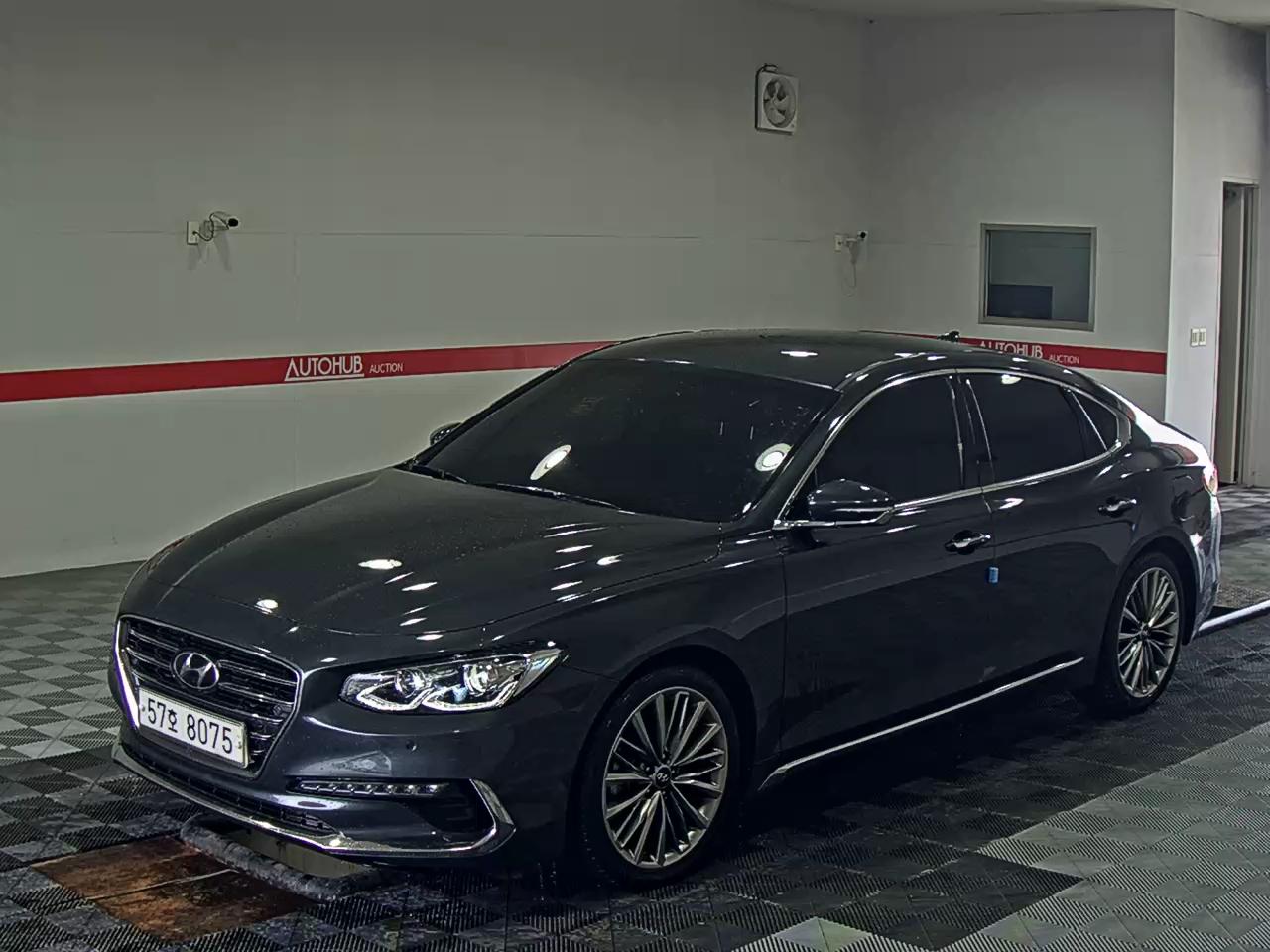 HYUNDAI GRANDEUR LPi RENTAL CAR