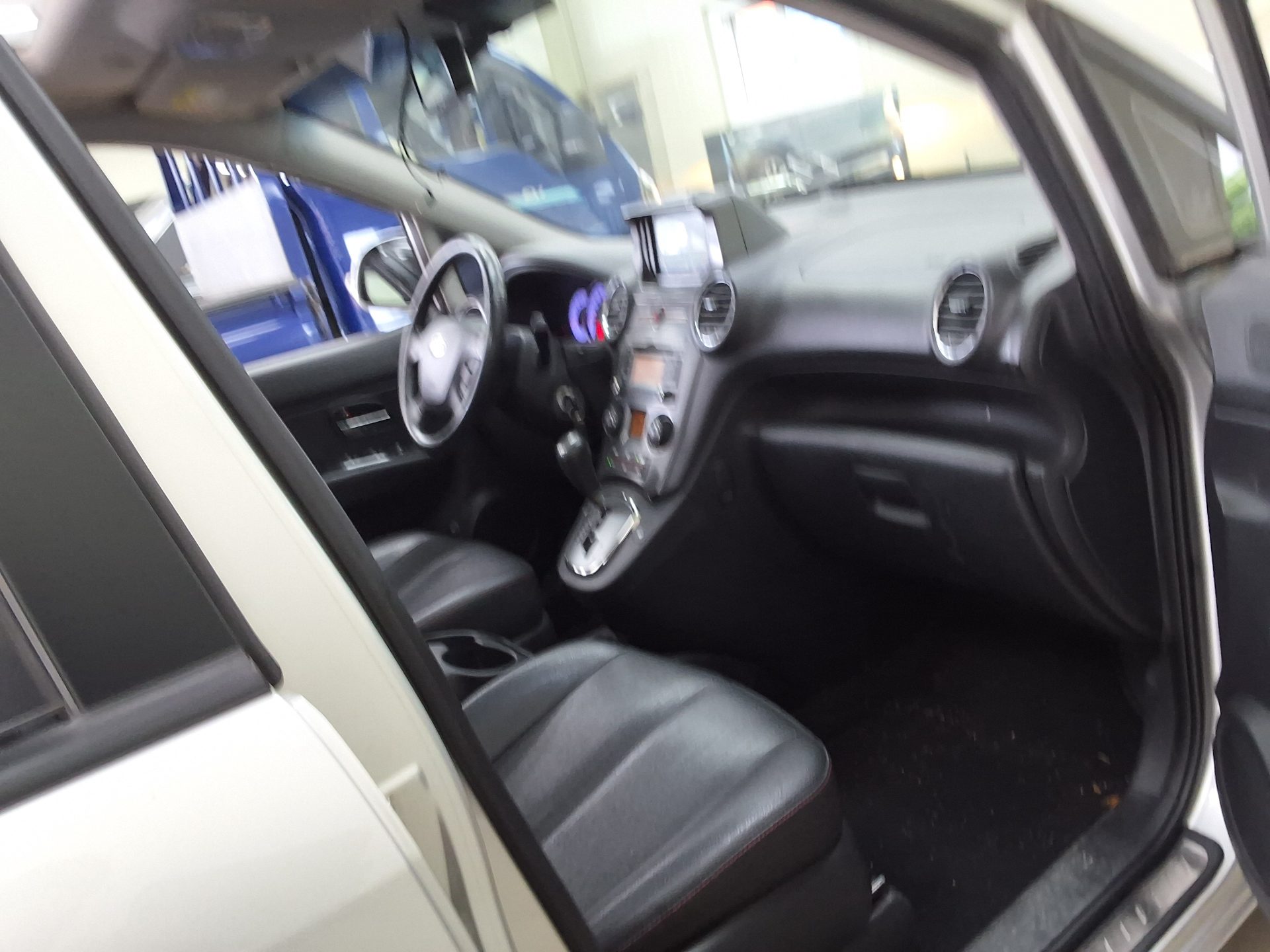 2011 - kia carens