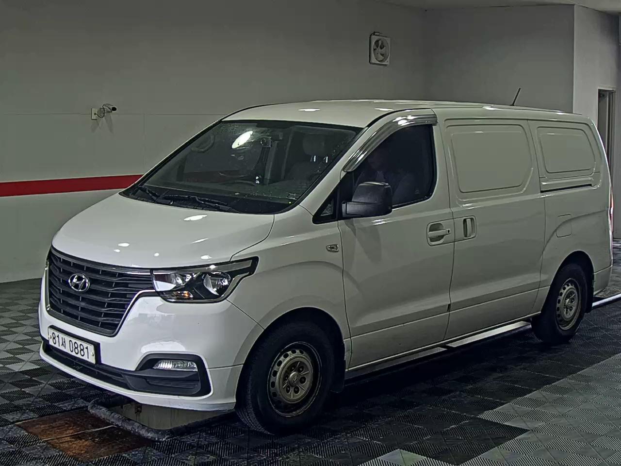 HYUNDAI GRAND STAREX