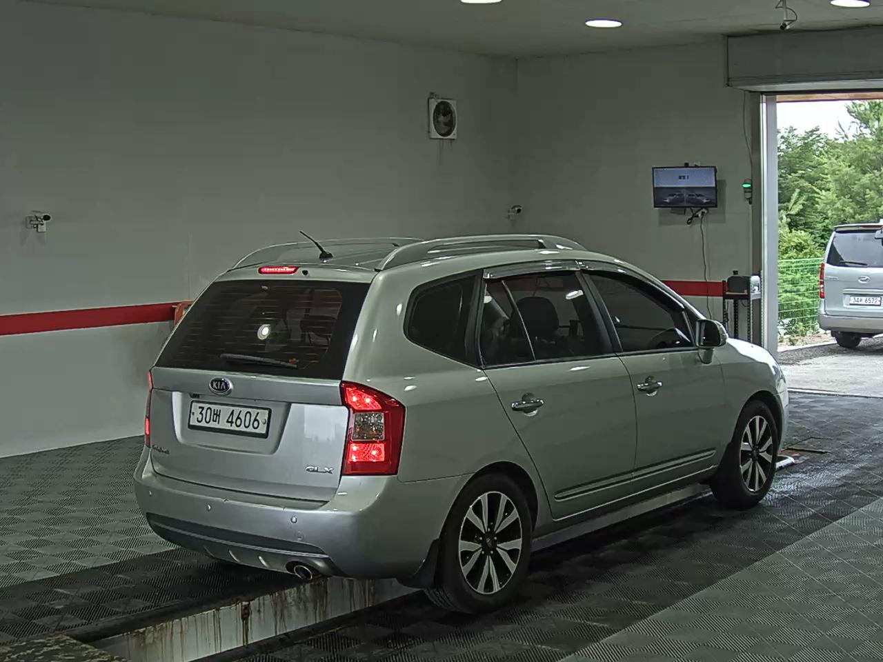 2011 - kia carens