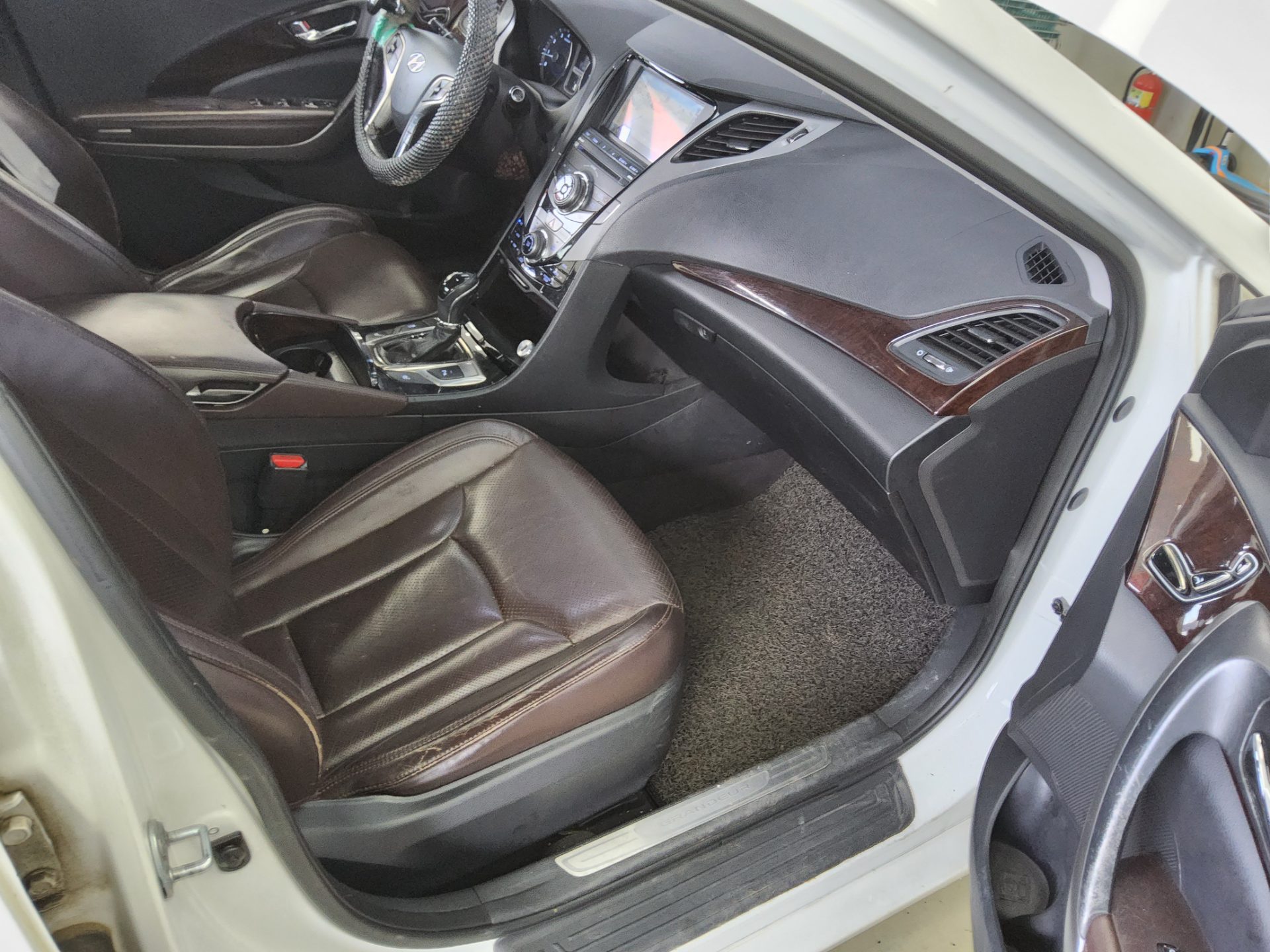 2011 - hyundai grandeur