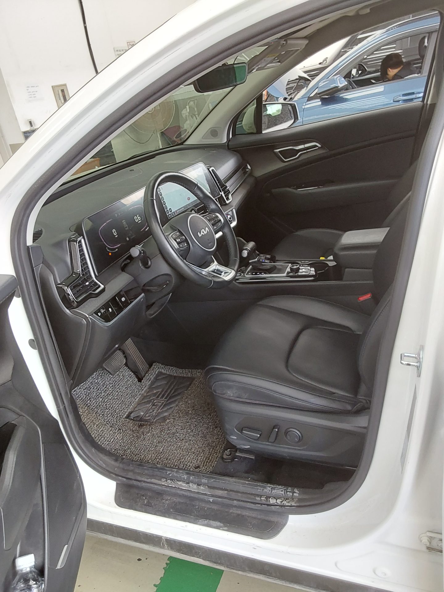 2023 - kia sportage