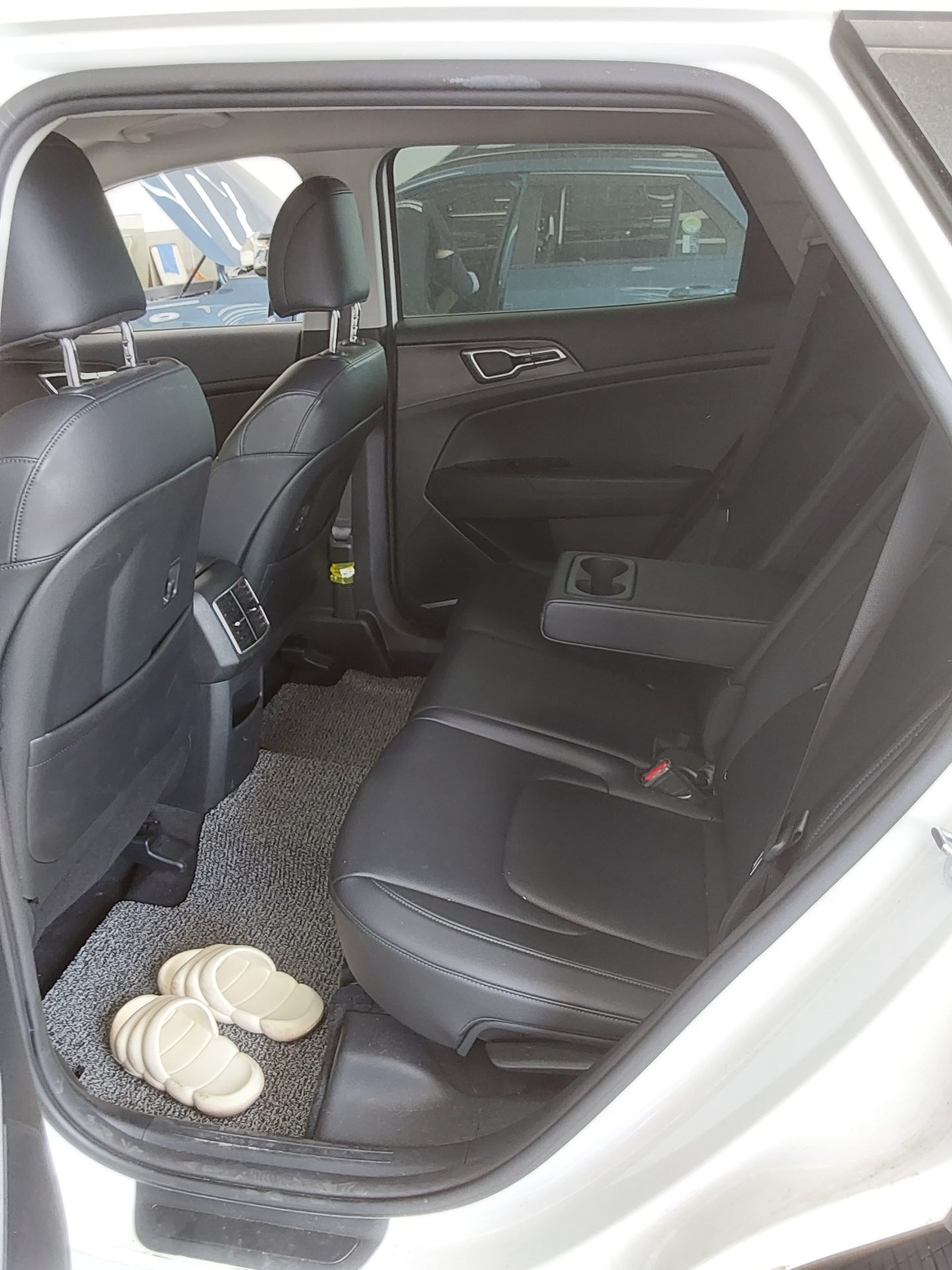 2023 - kia sportage