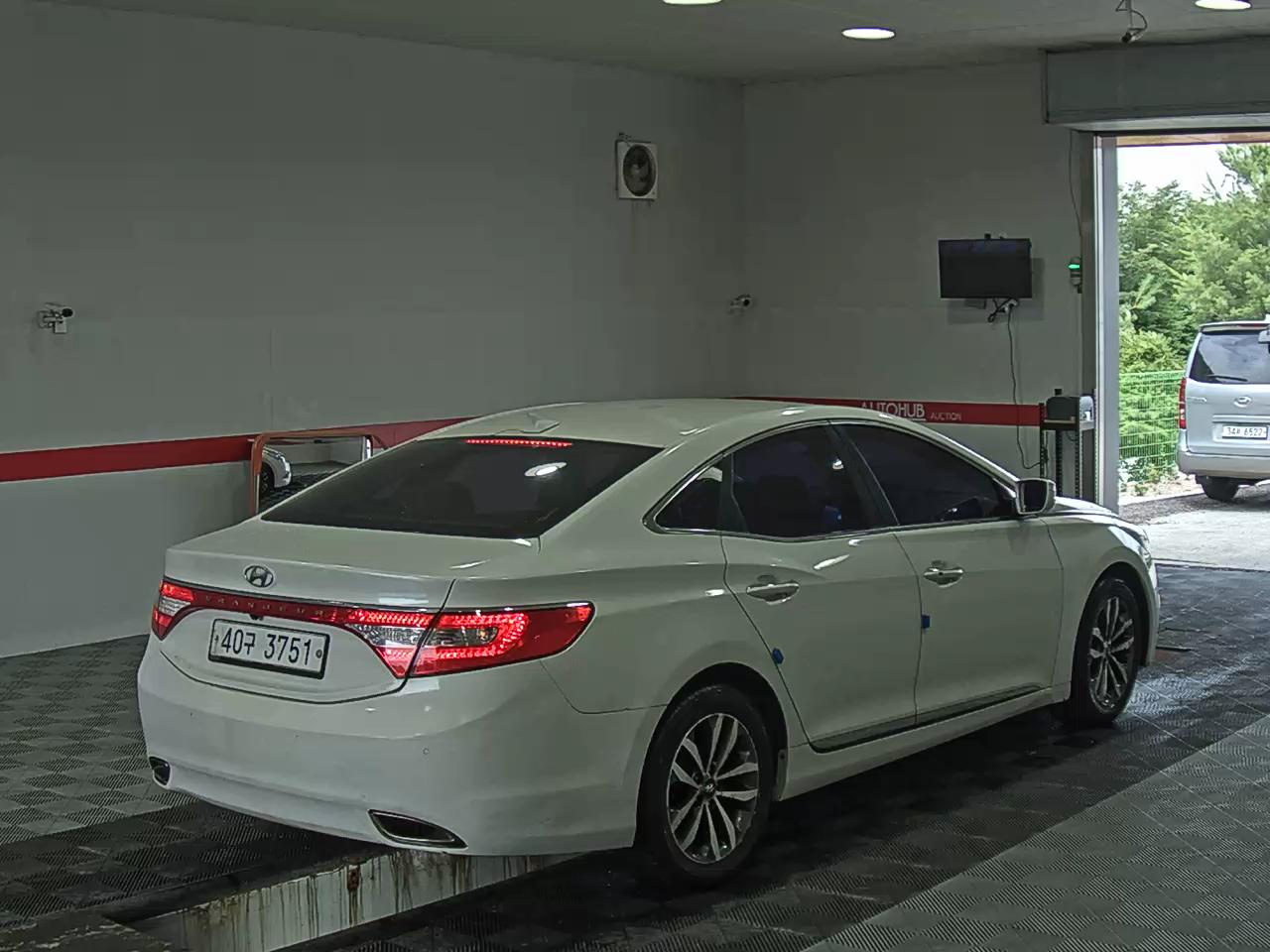 2011 - hyundai grandeur