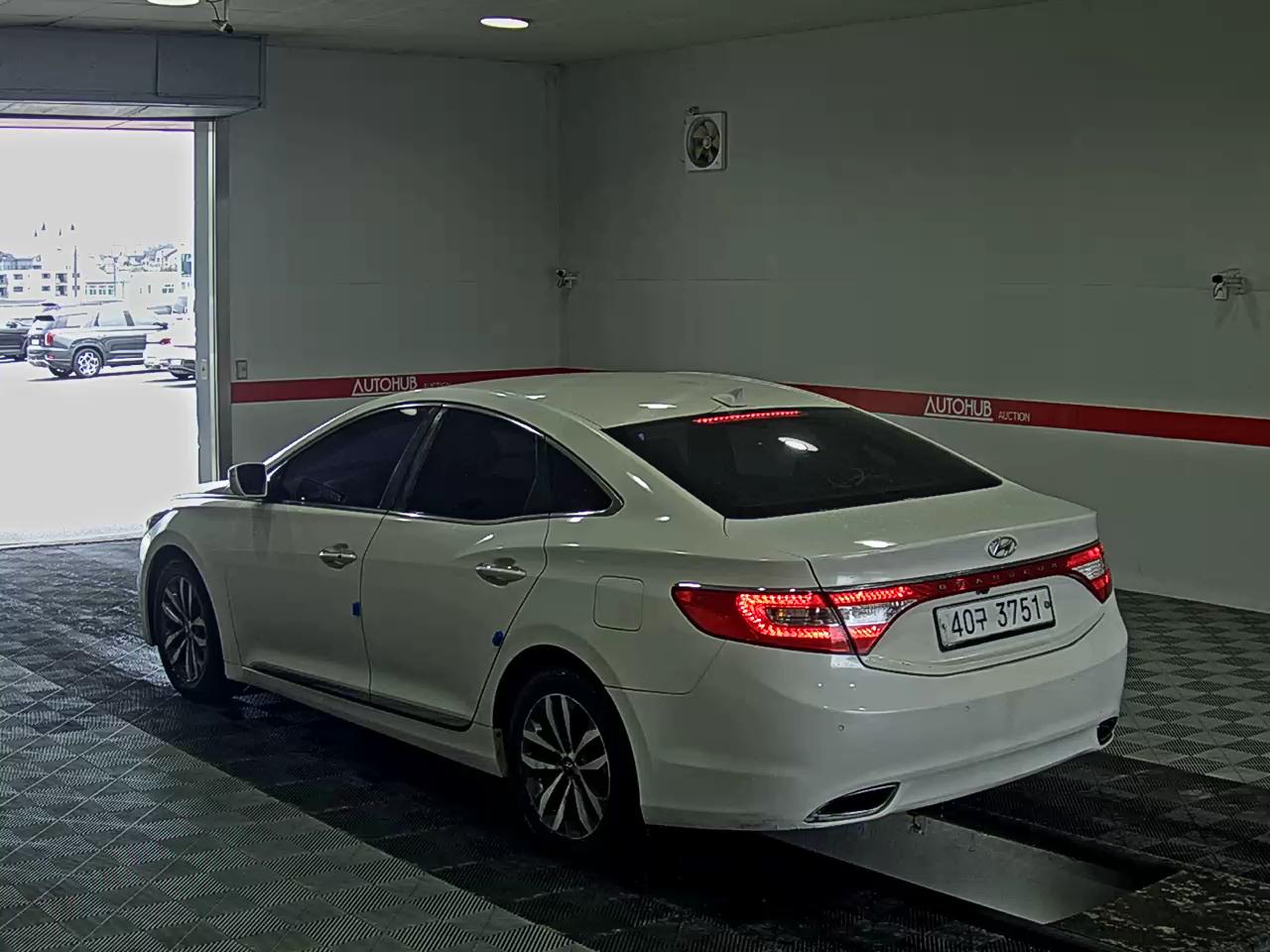 2011 - hyundai grandeur