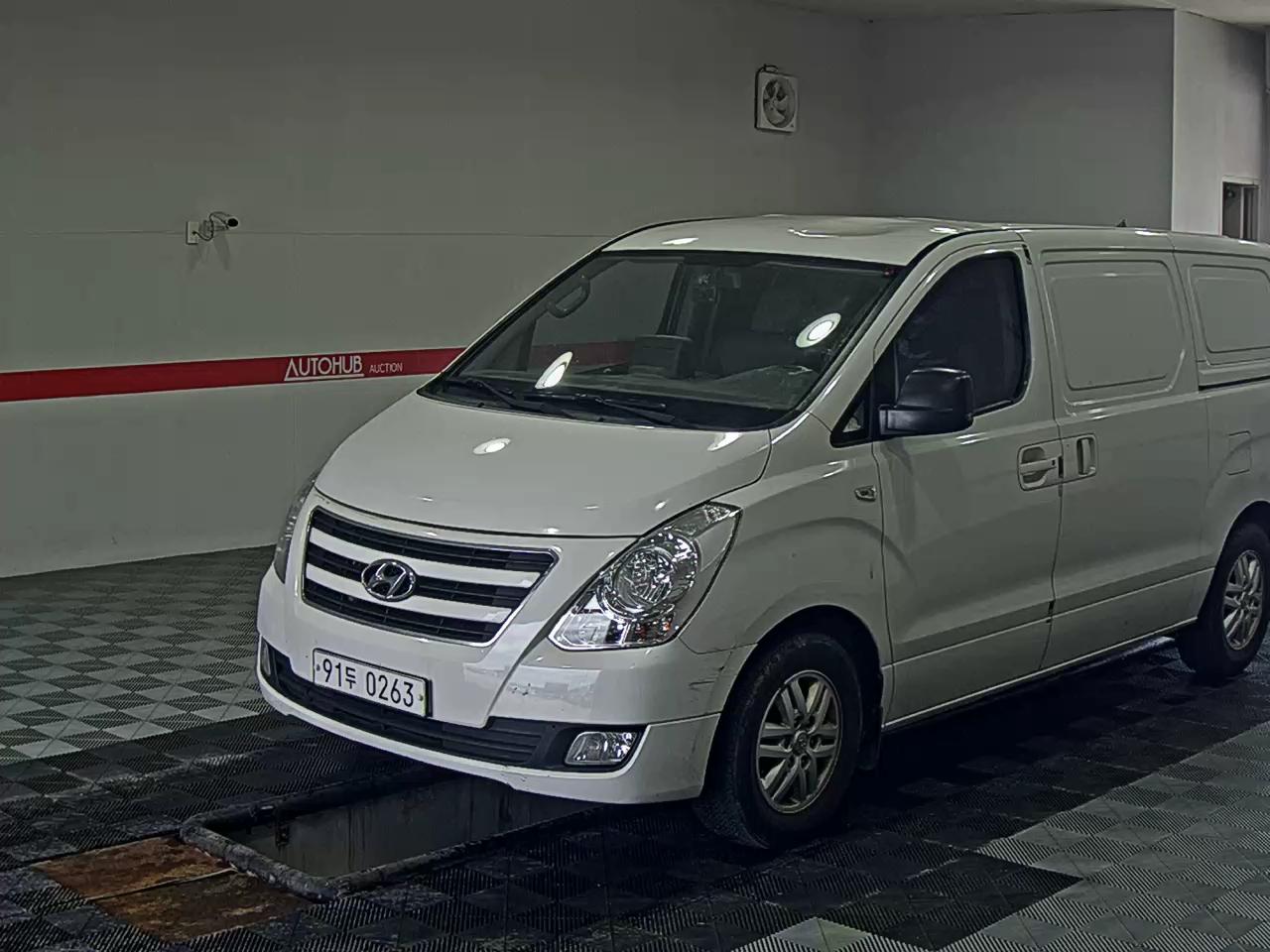 HYUNDAI GRAND STAREX