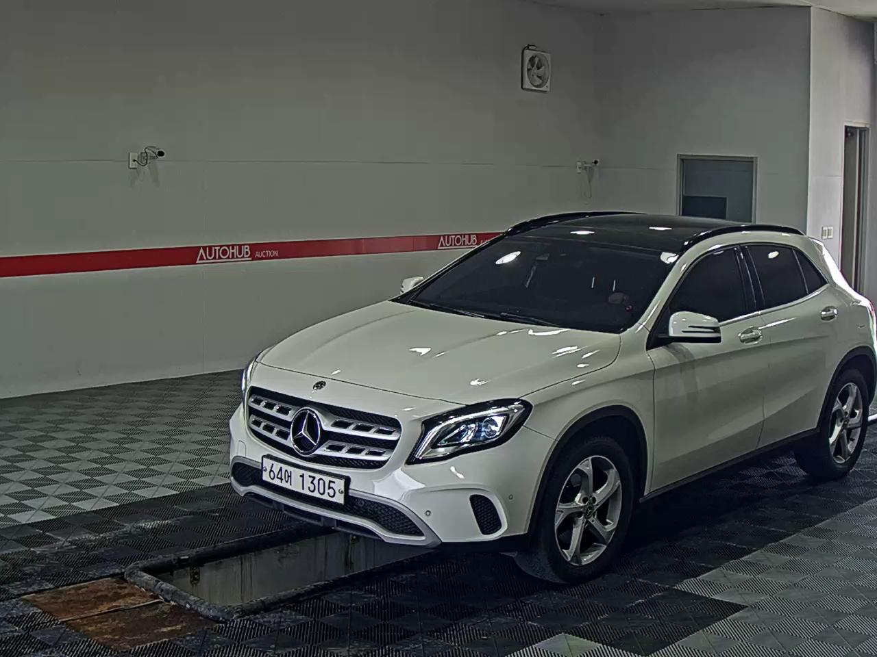 MERCEDES-BENZ GLA-CLASS GLA 220