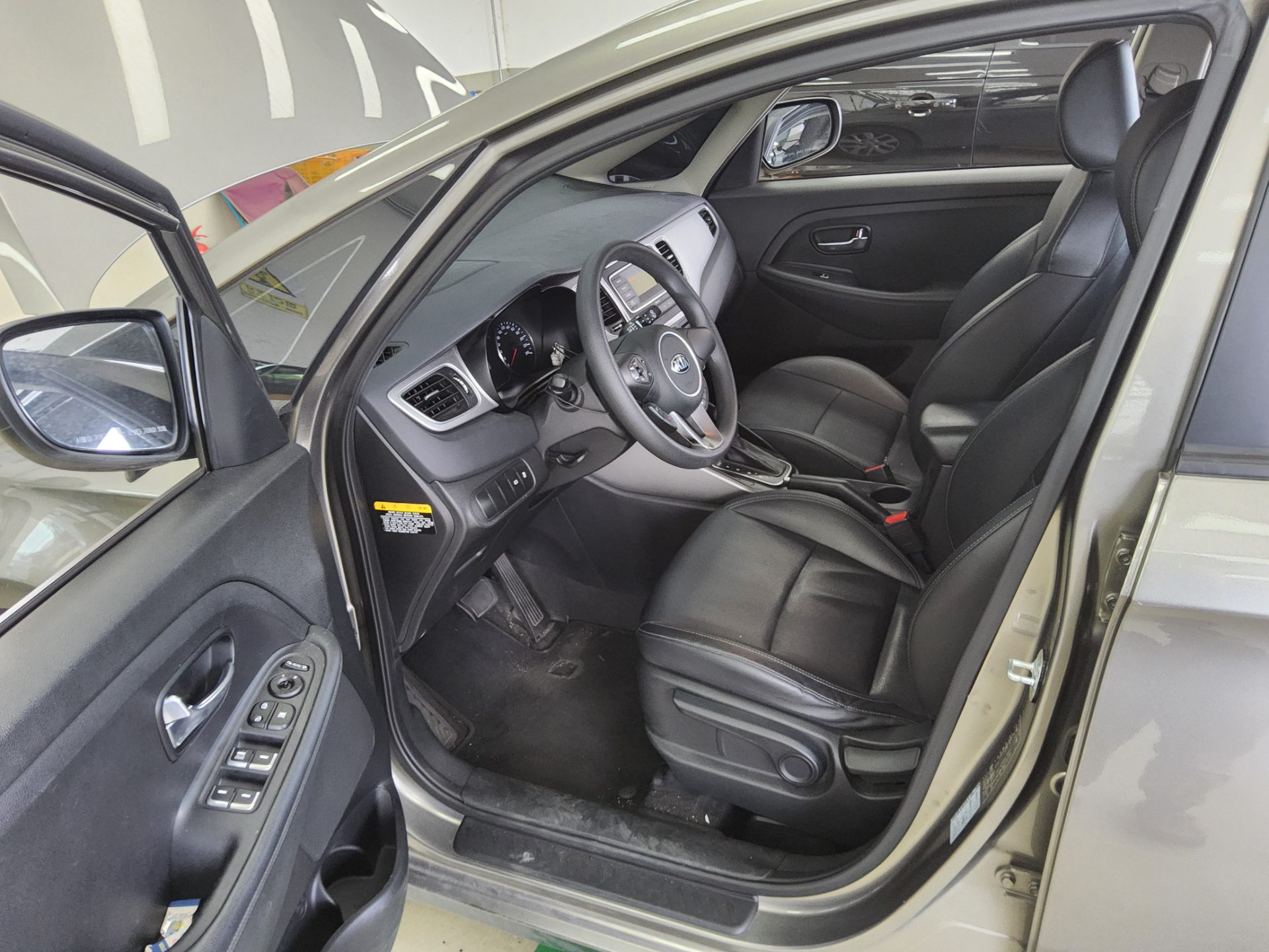2018 - kia carens