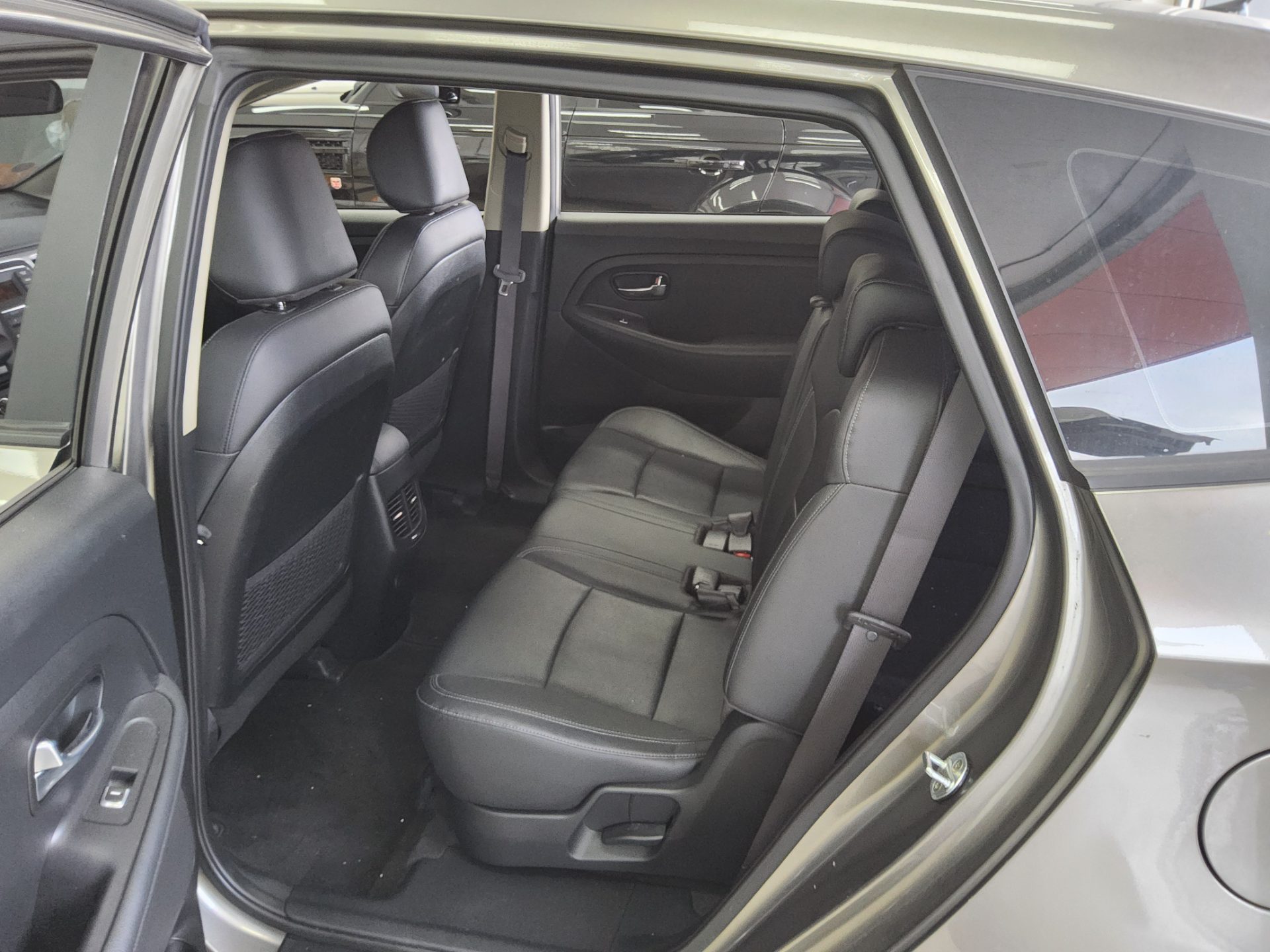 2018 - kia carens