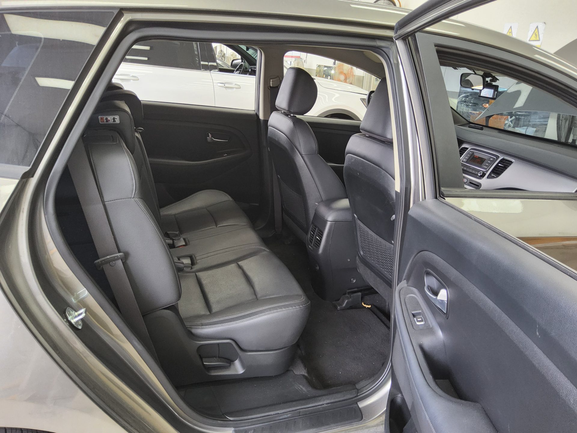 2018 - kia carens