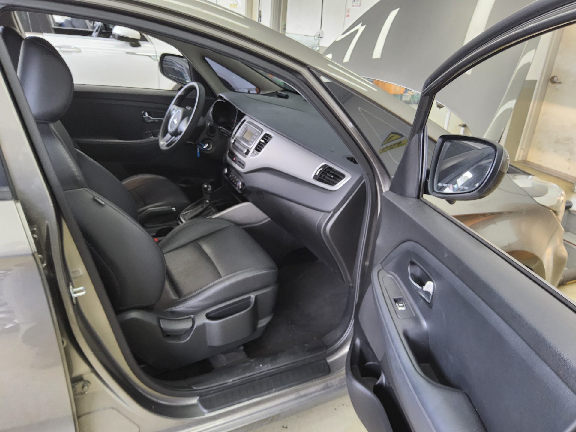 2018 - kia carens