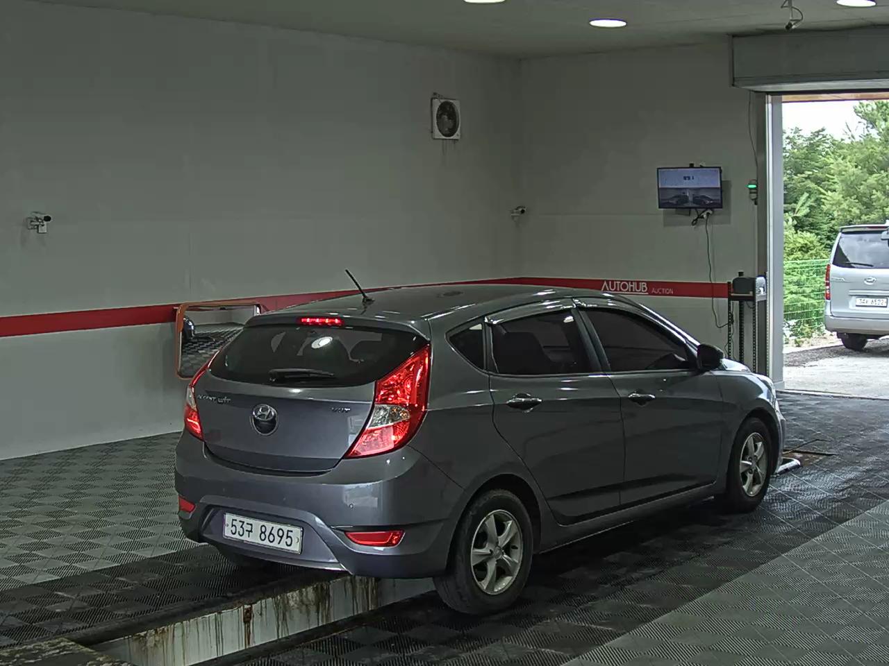 2015 - hyundai accent