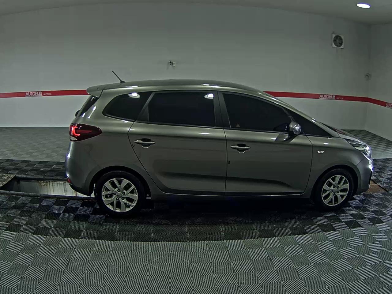 2018 - kia carens