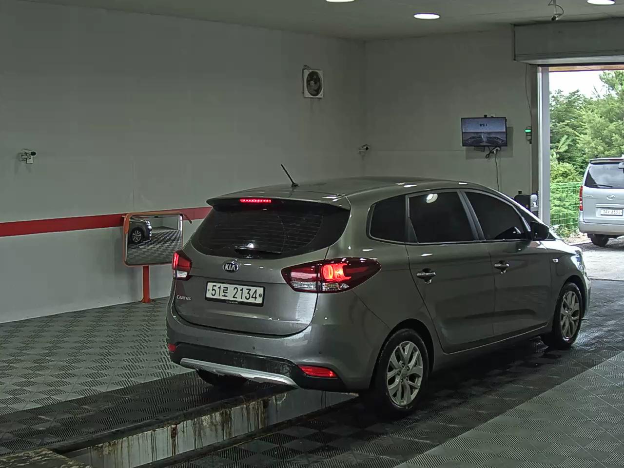 2018 - kia carens