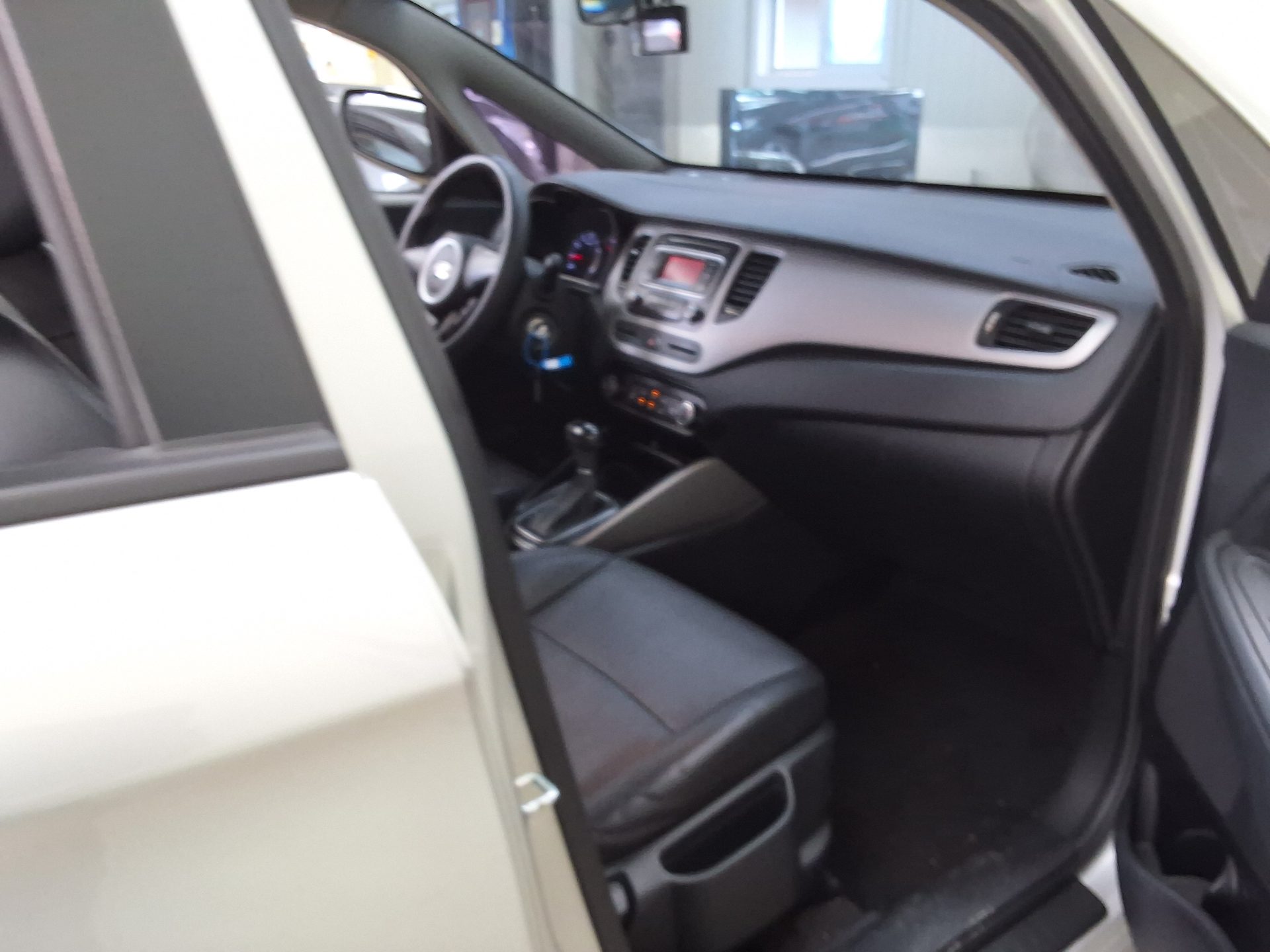 2016 - kia carens