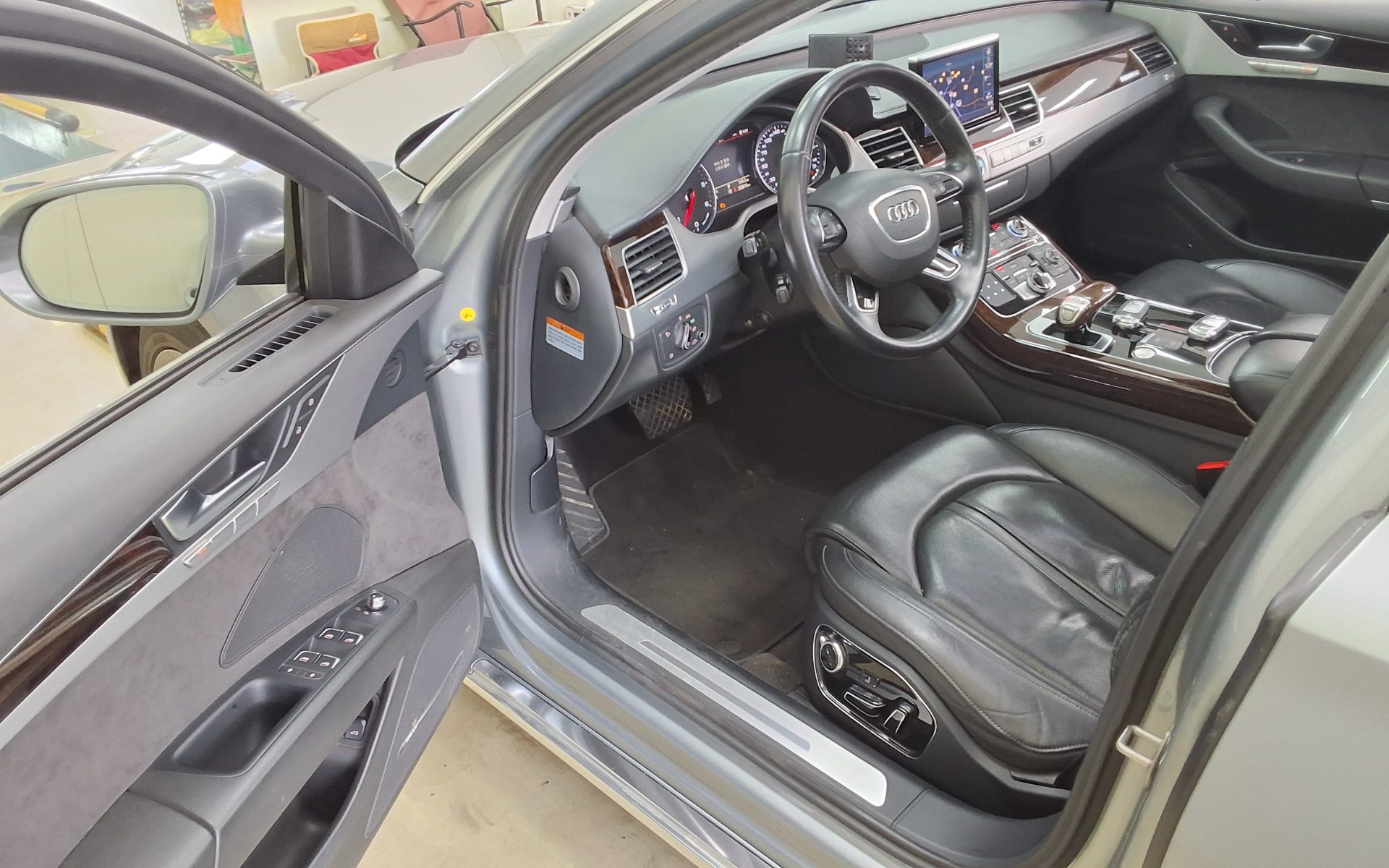 2013 - audi a8