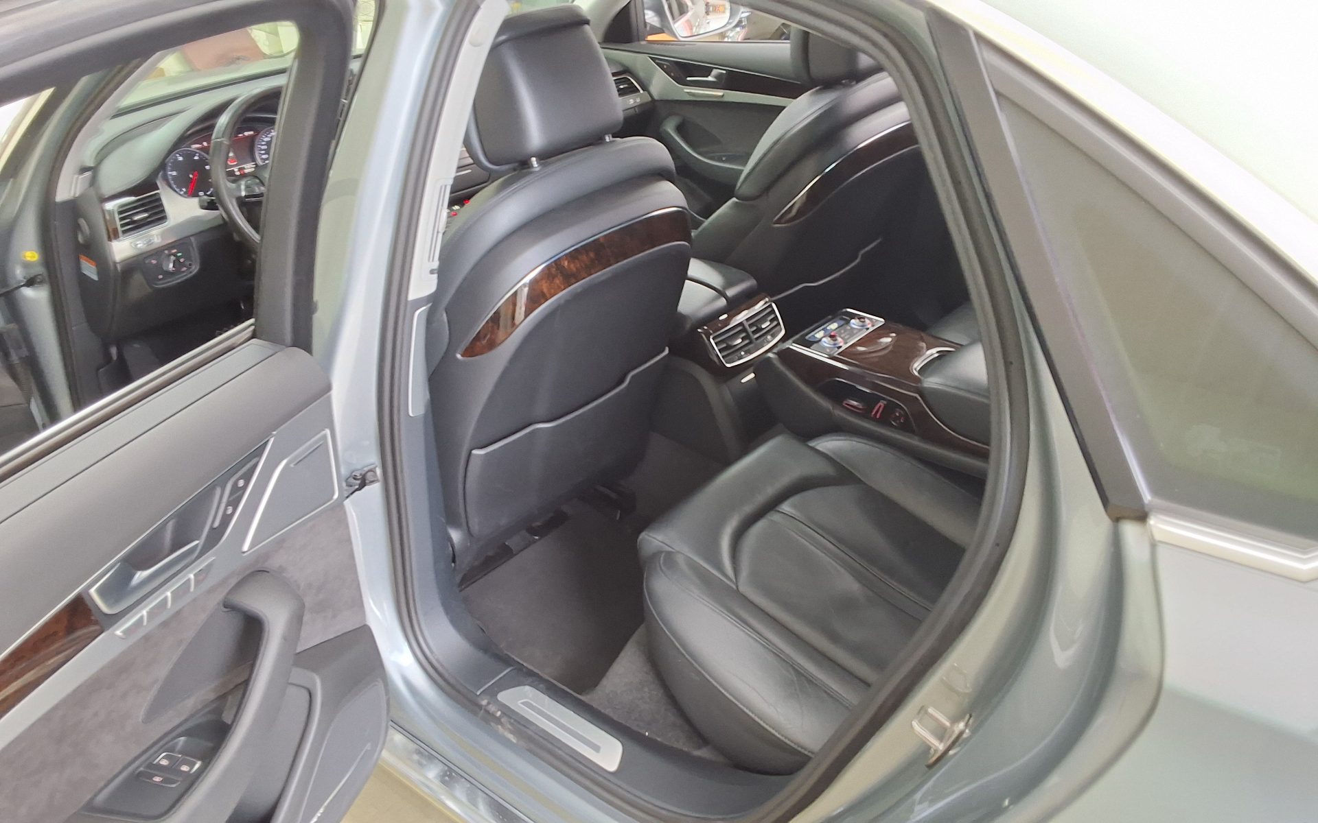 2013 - audi a8