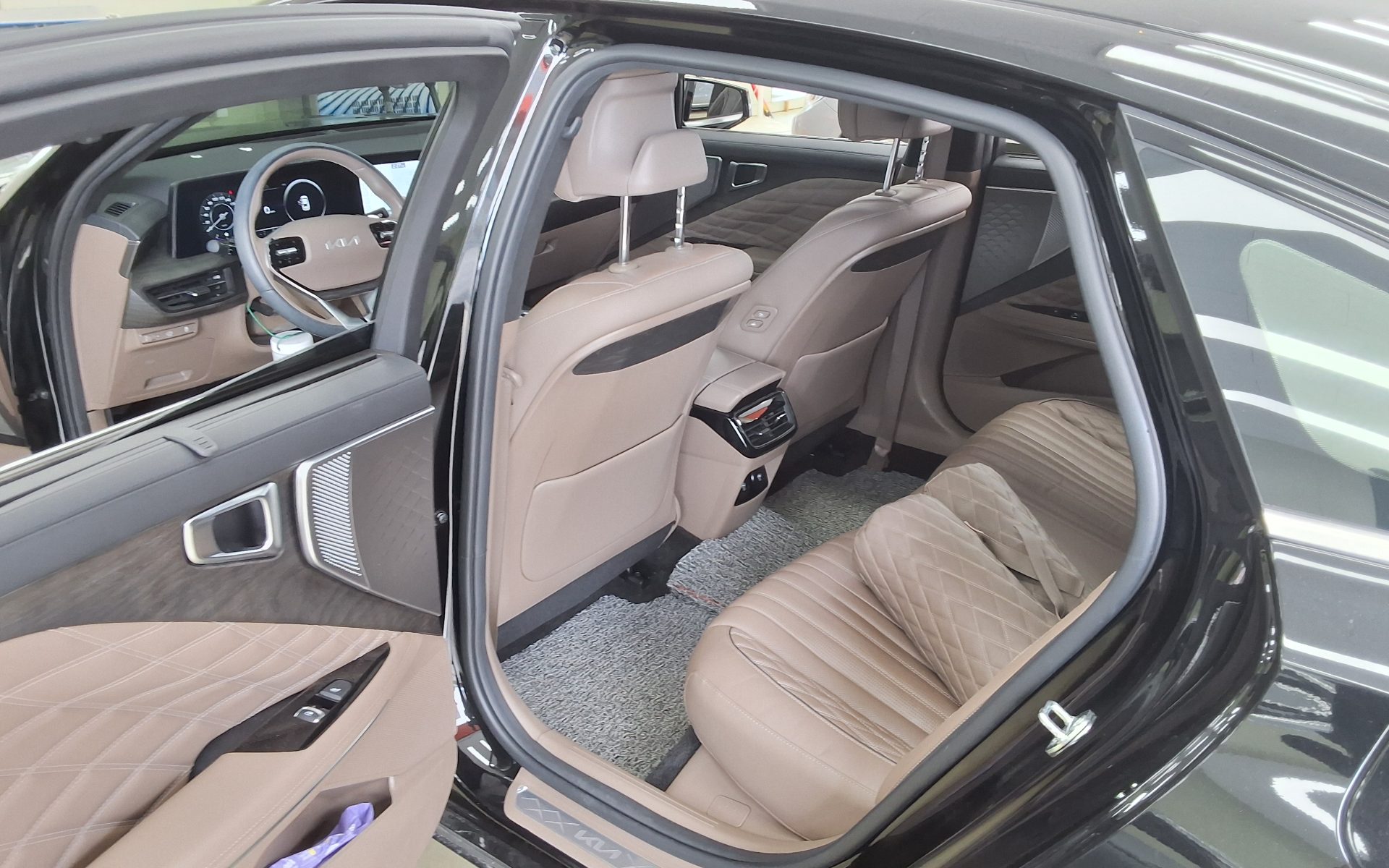 2024 - kia k8