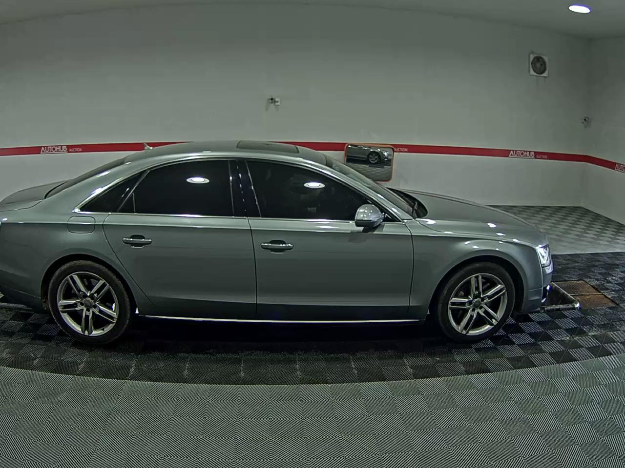 2013 - audi a8