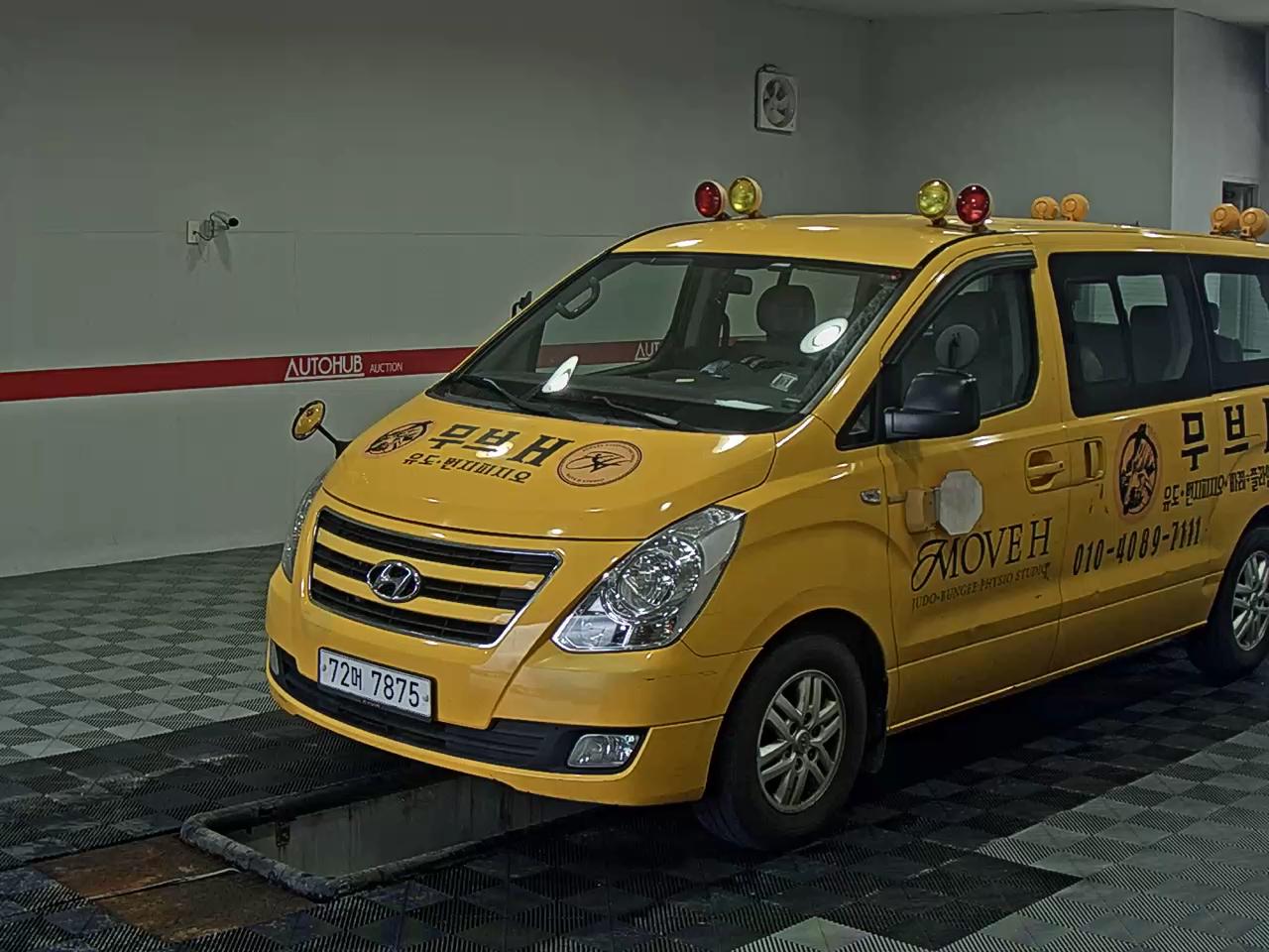 HYUNDAI GRAND STAREX