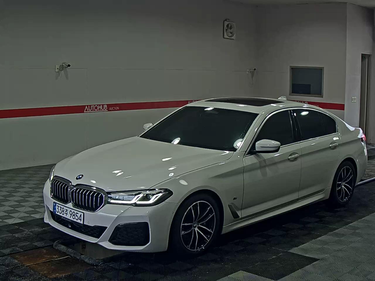 BMW 5 SERIES (7TH GEN) 520i M PACK