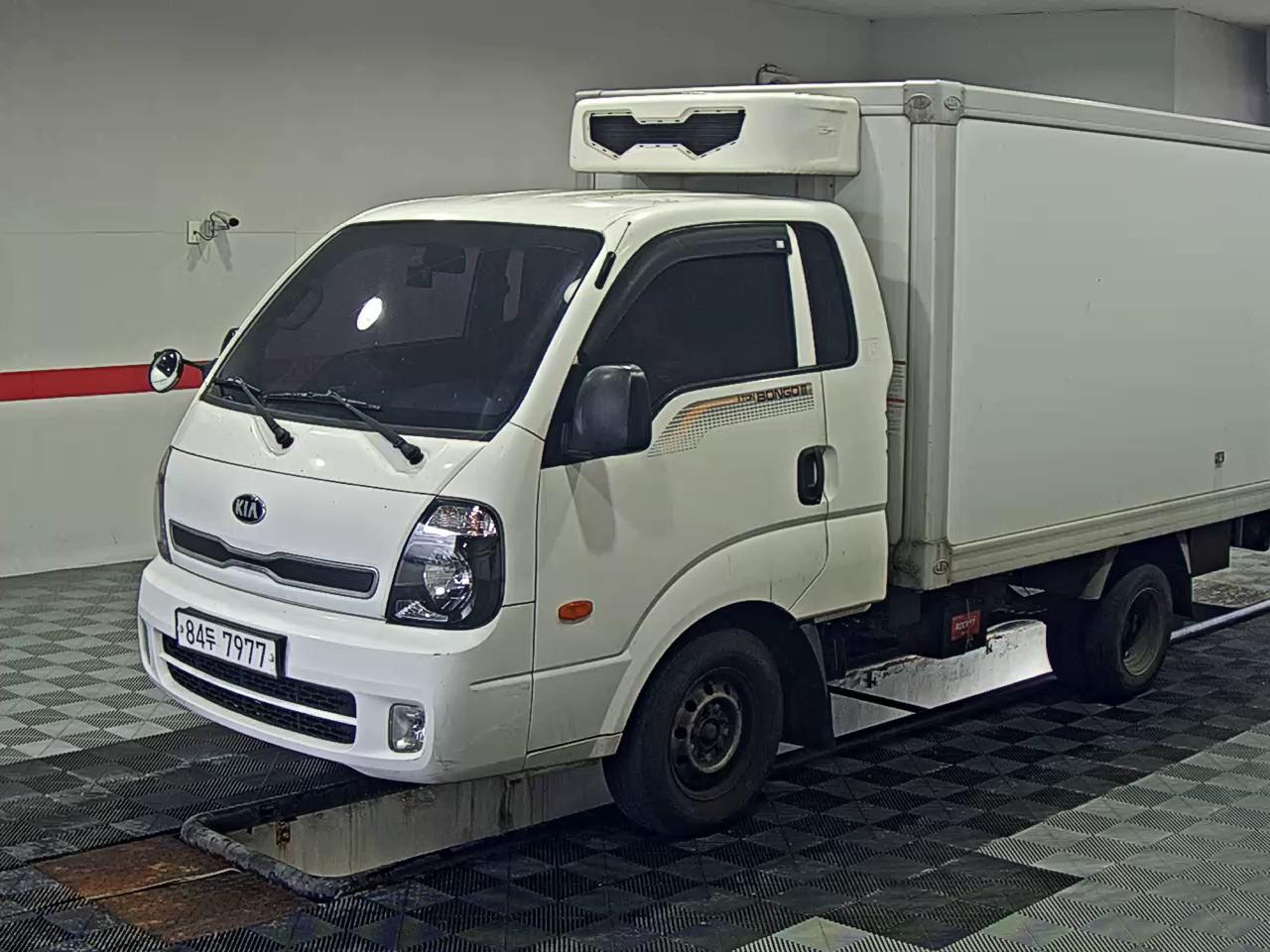 KIA BONGO III CARGO FREEZER BOX TRUCK 1 TON KING CAB