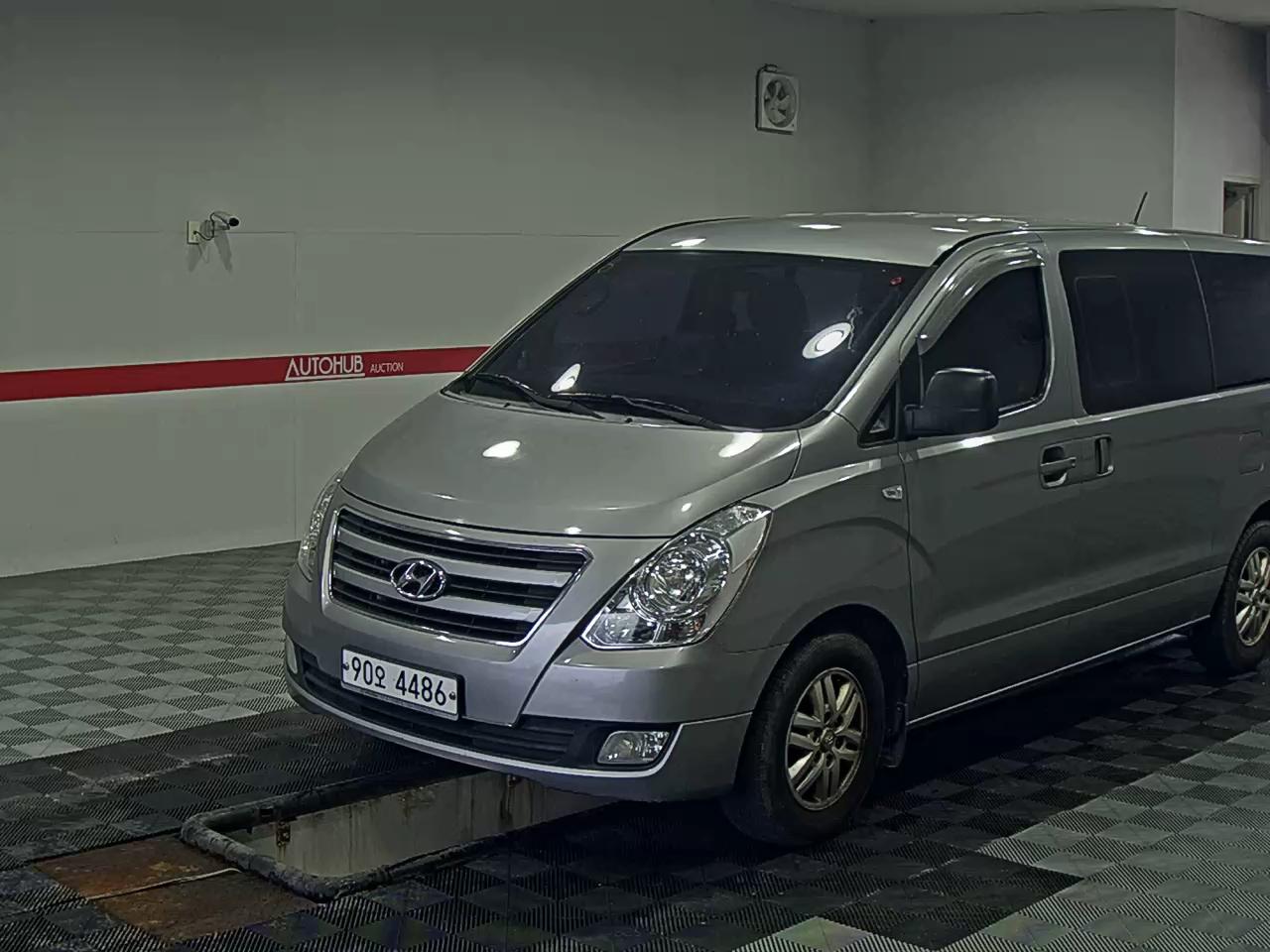 HYUNDAI GRAND STAREX