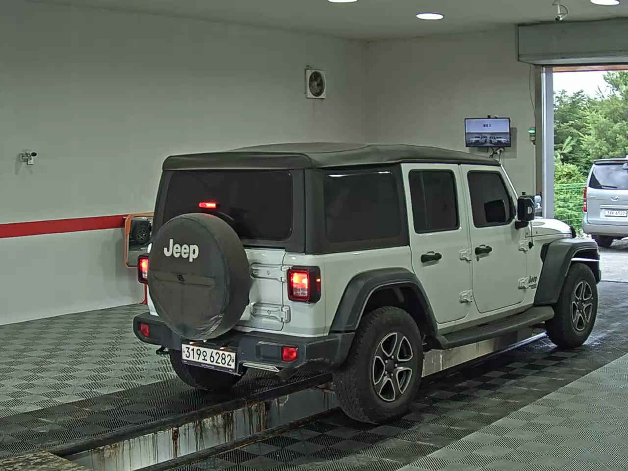 2019 - jeep wrangler