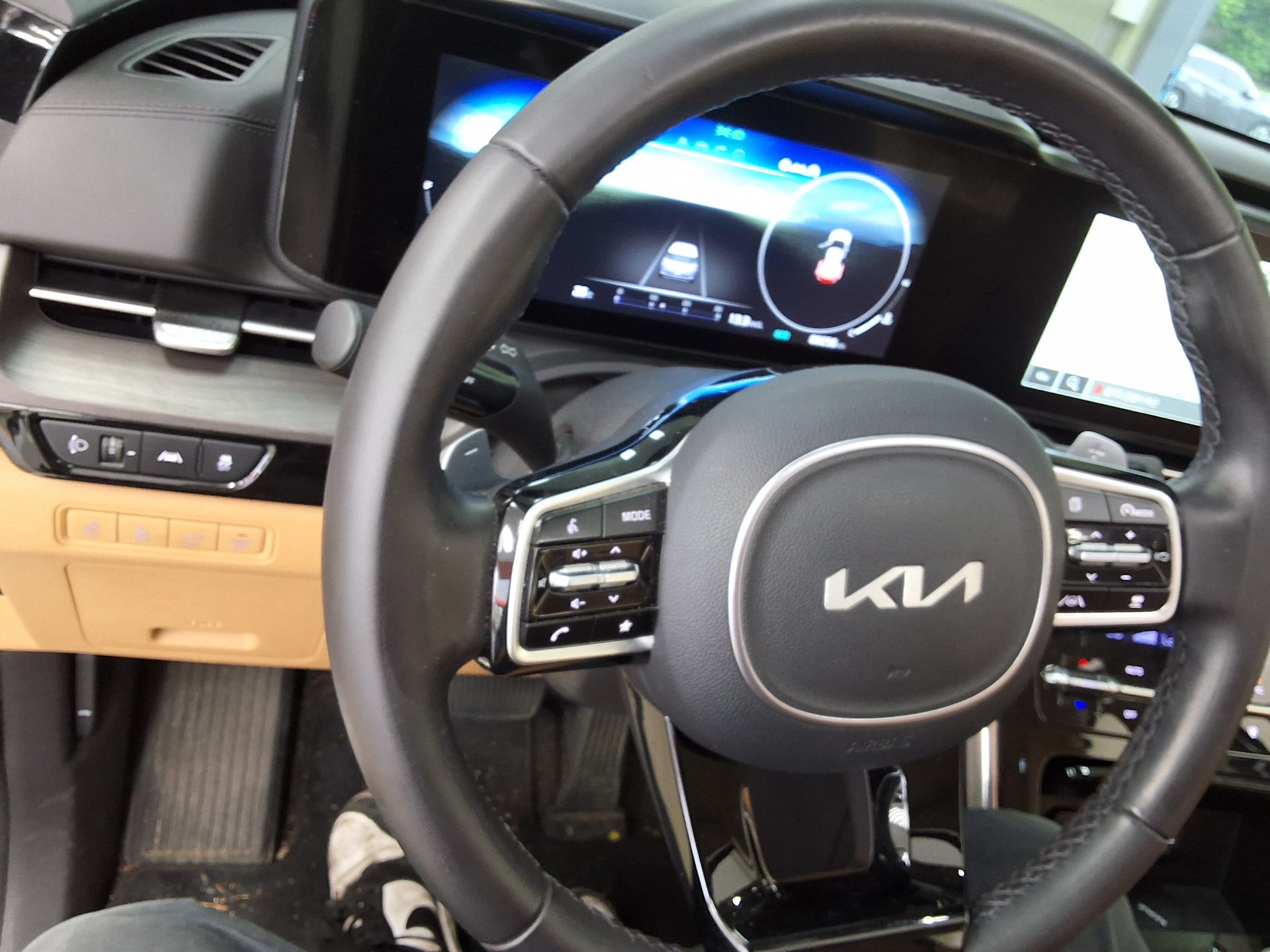 2023 - kia carnival