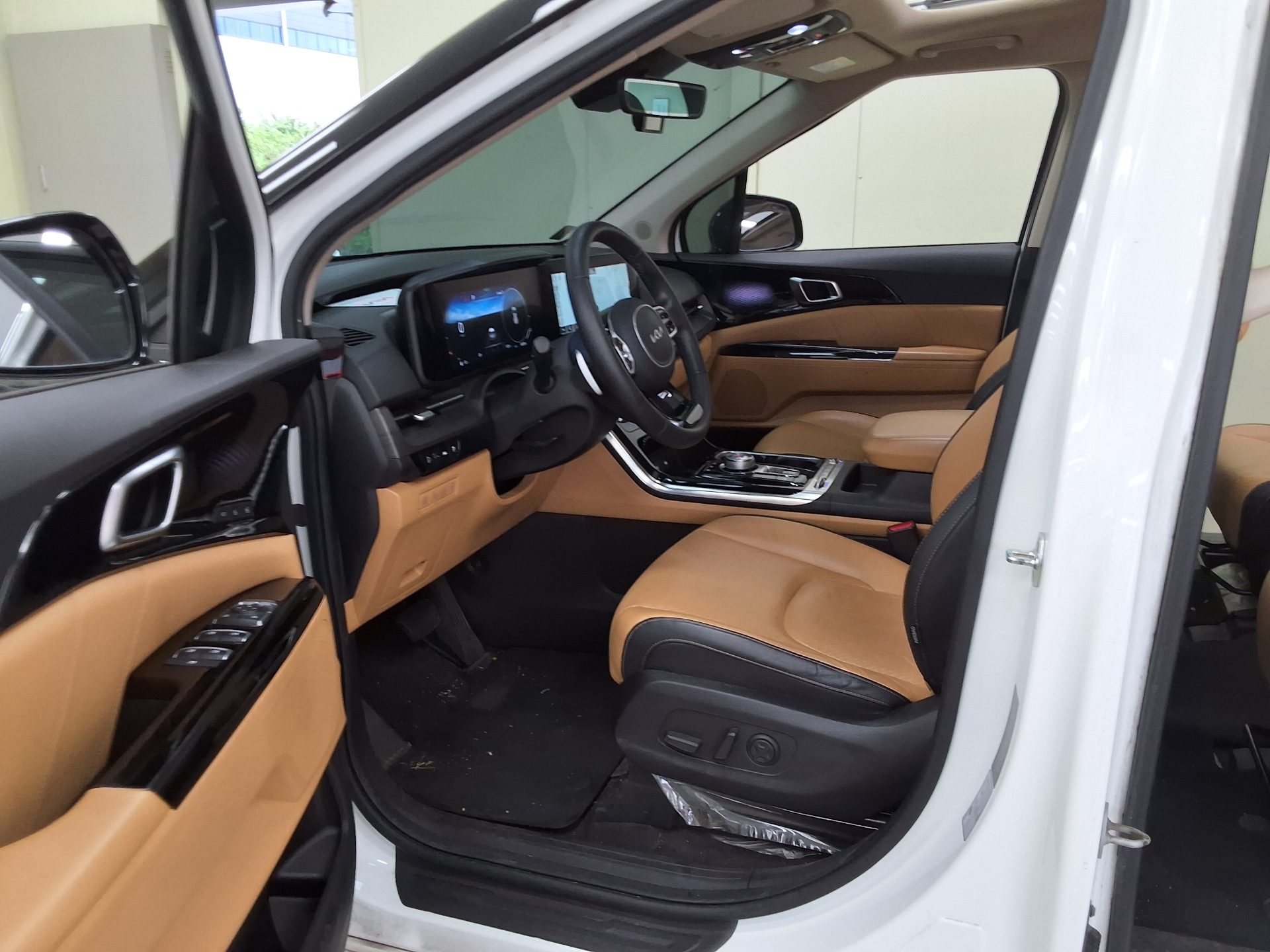 2023 - kia carnival