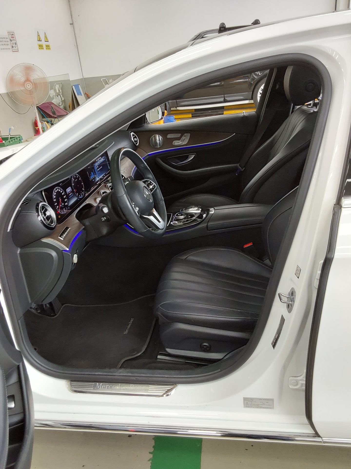 2019 - mercedes-benz e300