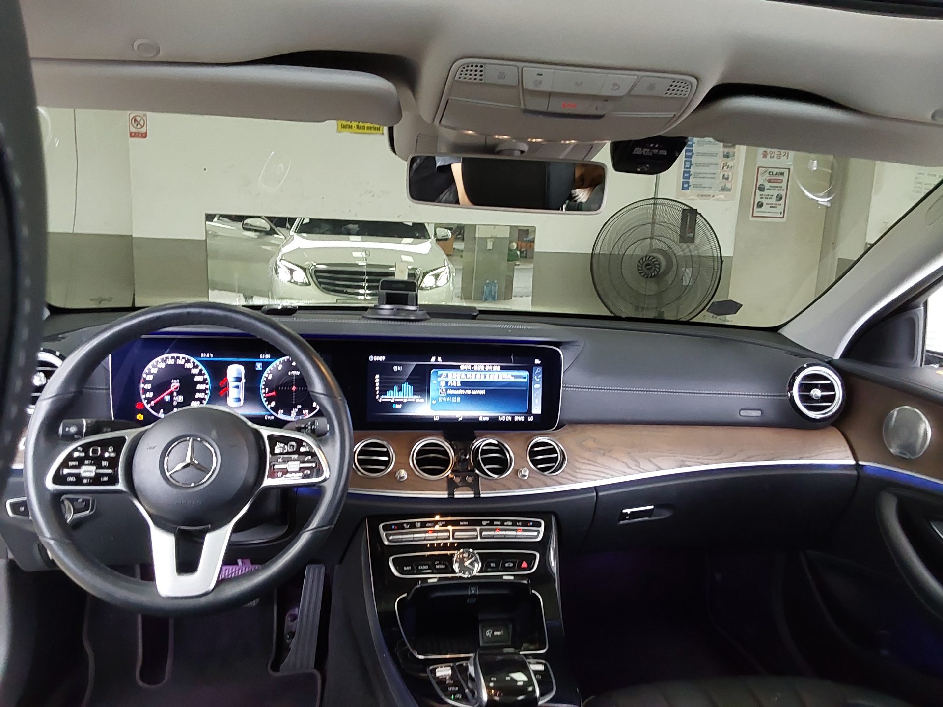 2019 - mercedes-benz e300