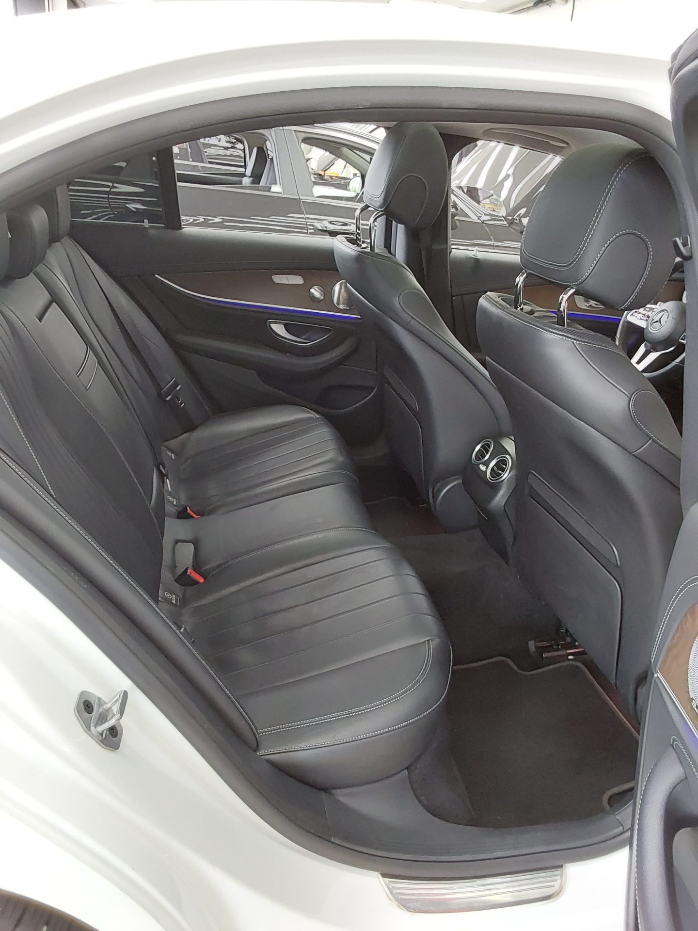 2019 - mercedes-benz e300