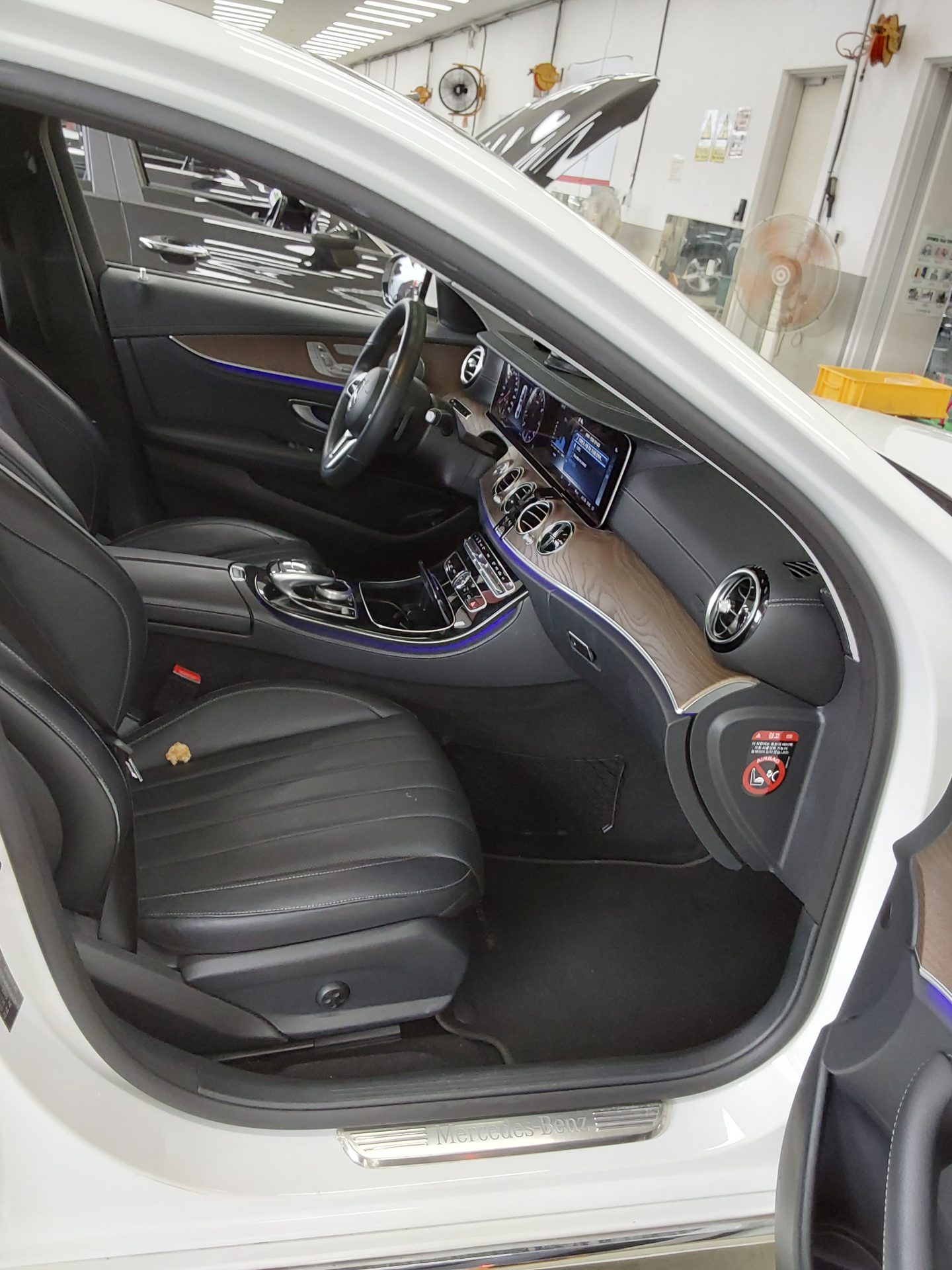 2019 - mercedes-benz e300