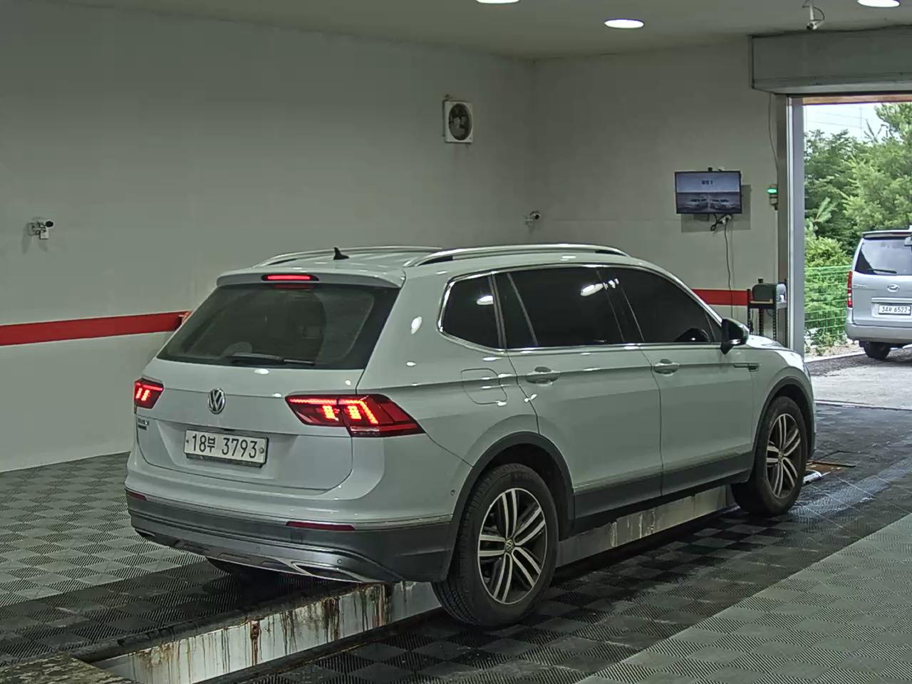 2018 - volkswagen tiguan