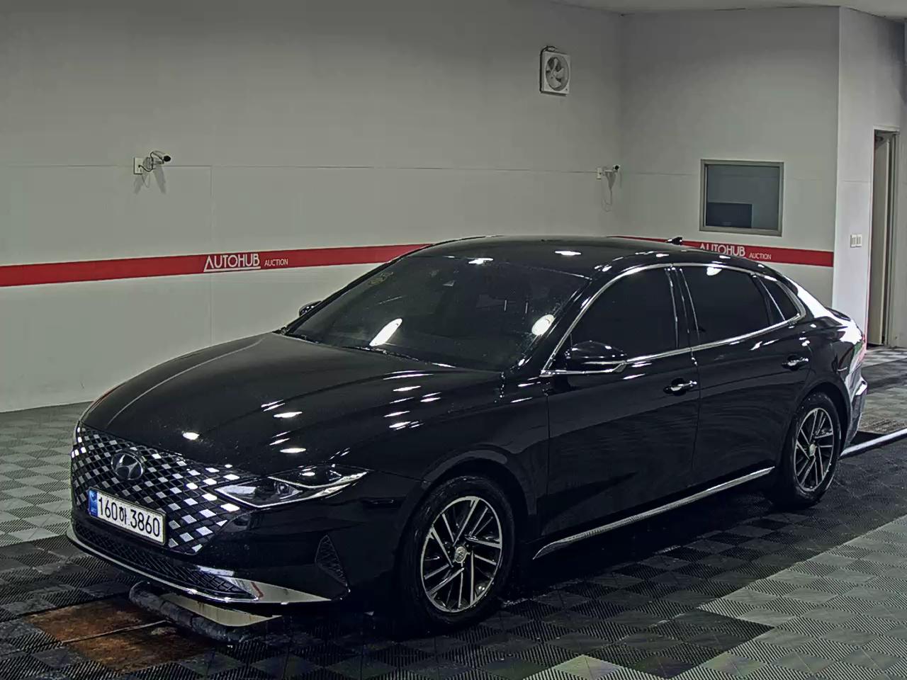 HYUNDAI GRANDEUR LPi RENTAL CAR