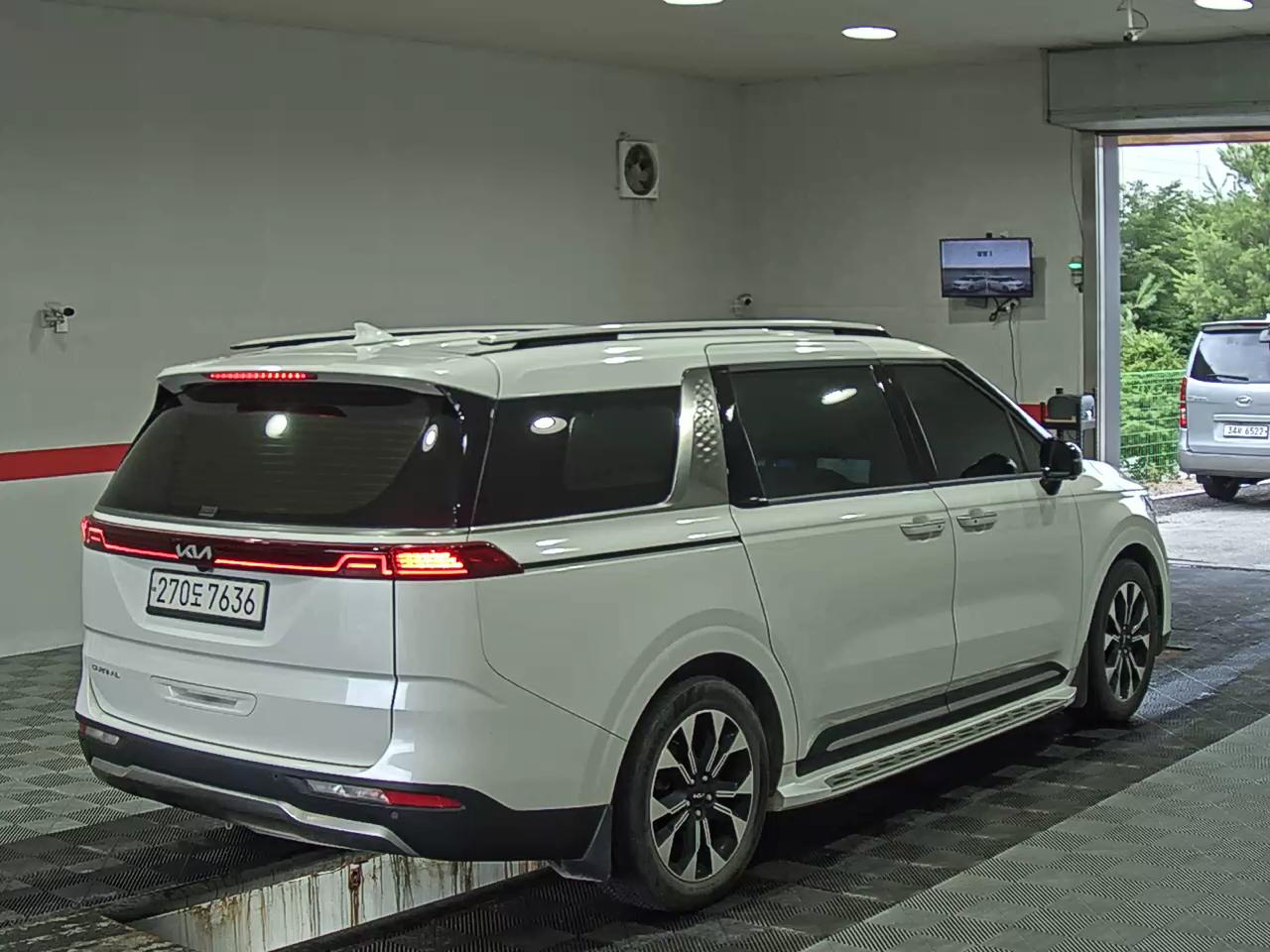 2023 - kia carnival