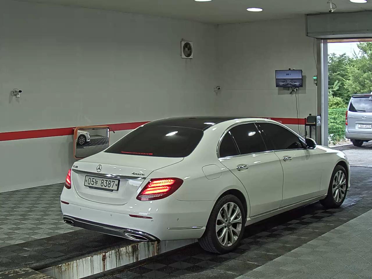 2019 - mercedes-benz e300
