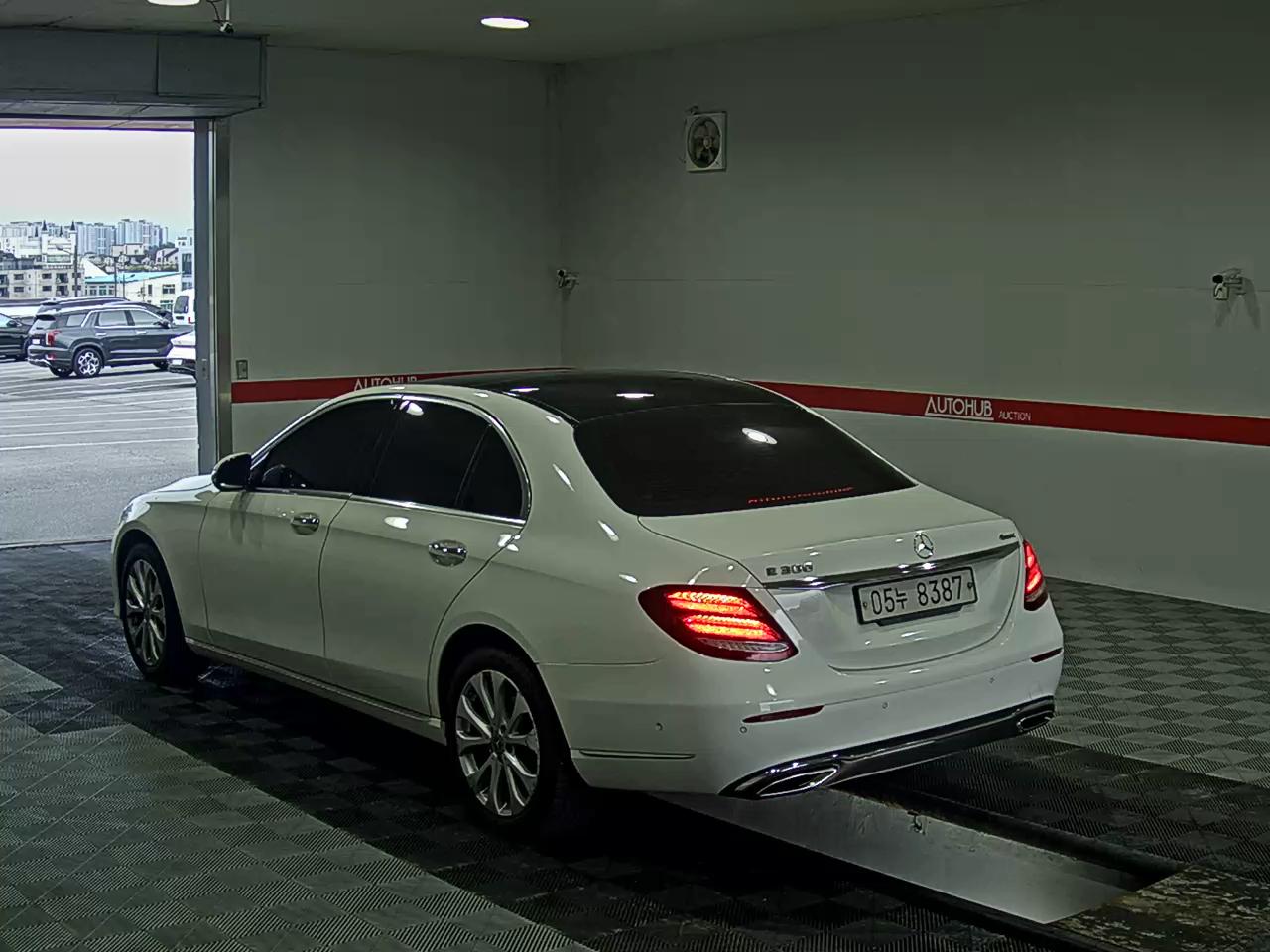 2019 - mercedes-benz e300