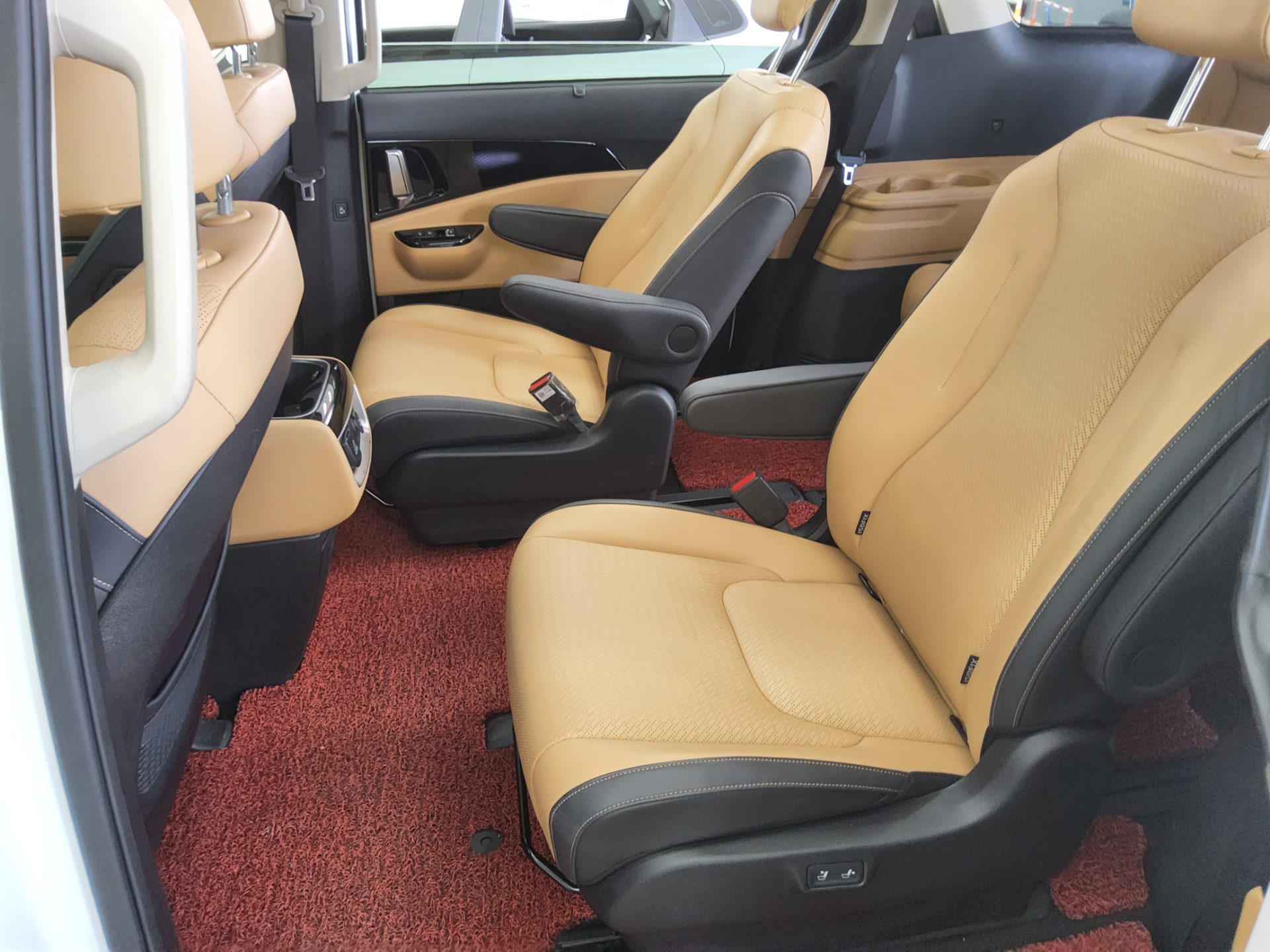 2023 - kia carnival