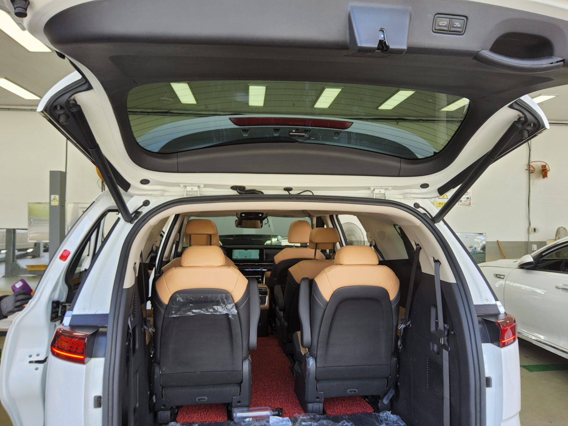 2023 - kia carnival