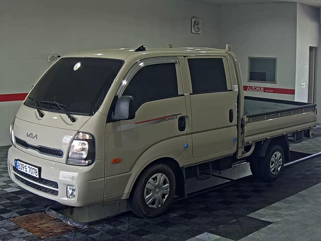 KIA BONGO III CARGO 1 TON DOUBE CAB EXTRA WHEEBASE